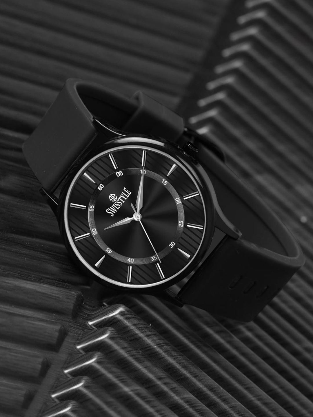 SWISSTYLE Men Brass Embellished Dial & Stainless Steel Straps Analogue Watch SS-GR018-BLK-BLK, Black
SWISSTYLE Men Brass Embellished Dial & Stainless Steel Straps Analogue Watch SS-GR018-BLK-BLK, Black