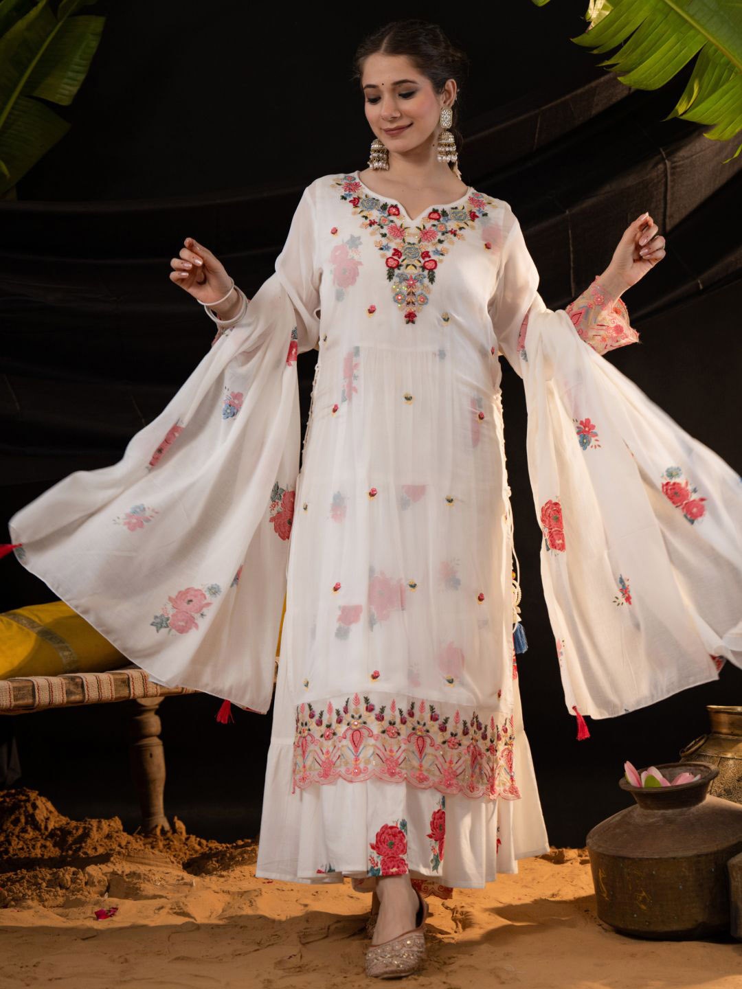 Sindh Fashion Women Floral Embroidered Regular Thread Work Kurta with Skirt & With Dupatta, White
Sindh Fashion Women Floral Embroidered Regular Thread Work Kurta with Skirt & With Dupatta, White