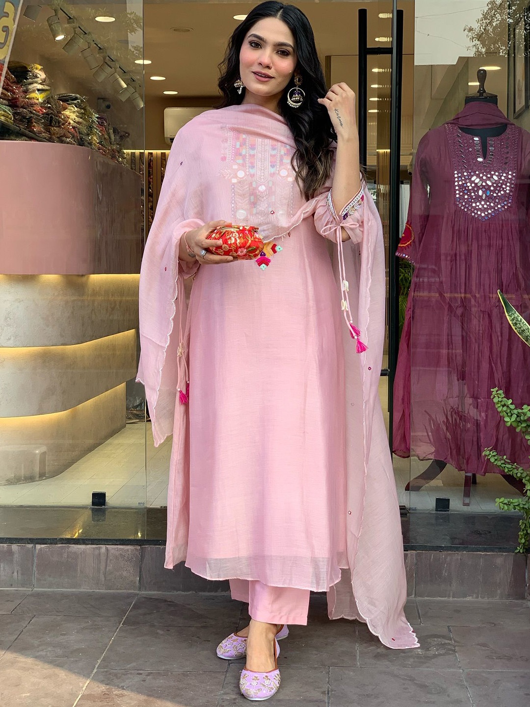 KOTRONS Women Embroidered Regular Thread Work Chanderi Silk Kurta with Trousers & With Dupatta, Pink
KOTRONS Women Embroidered Regular Thread Work Chanderi Silk Kurta with Trousers & With Dupatta, Pink