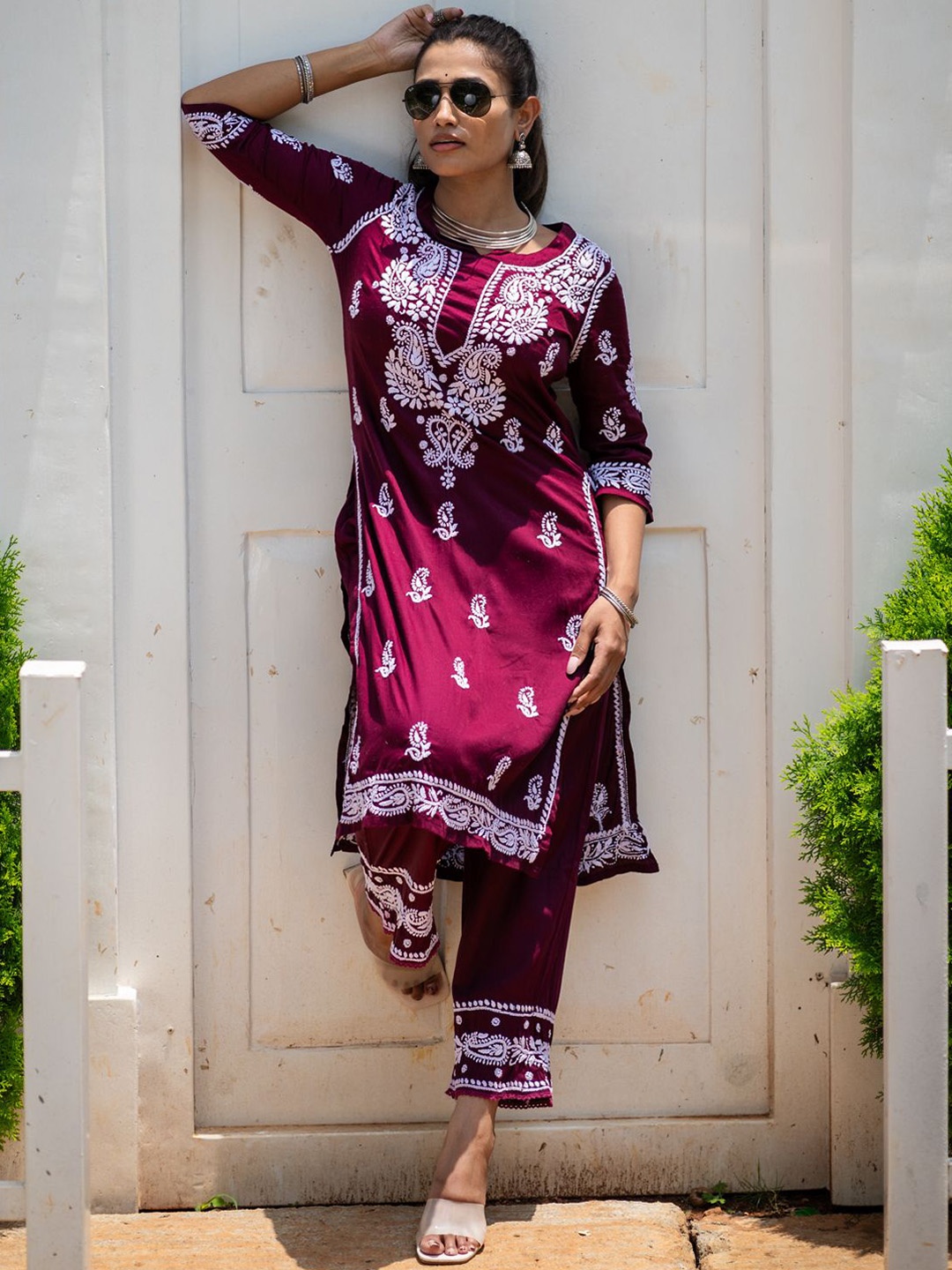 Club Loom Women Ethnic Motifs Embroidered Regular Thread Work Kurta with Palazzos, Purple
Club Loom Women Ethnic Motifs Embroidered Regular Thread Work Kurta with Palazzos, Purple