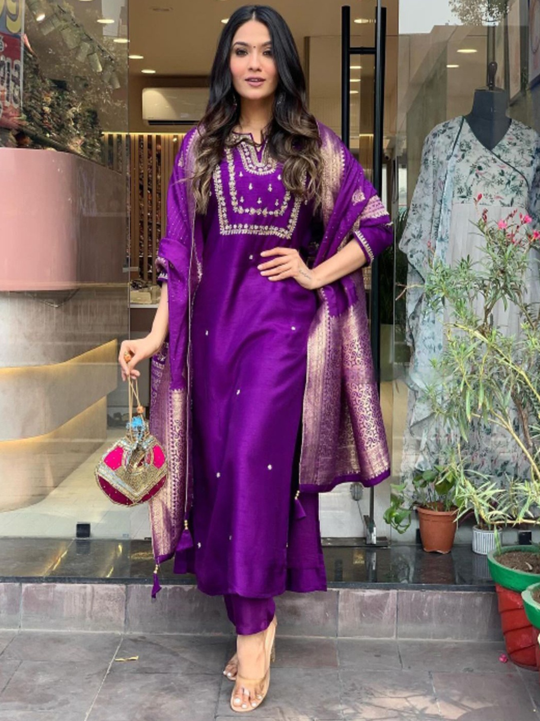 REALLTREND Women Ethnic Motifs Embroidered Thread Work Kurta with Trousers & With Dupatta, Purple
REALLTREND Women Ethnic Motifs Embroidered Thread Work Kurta with Trousers & With Dupatta, Purple