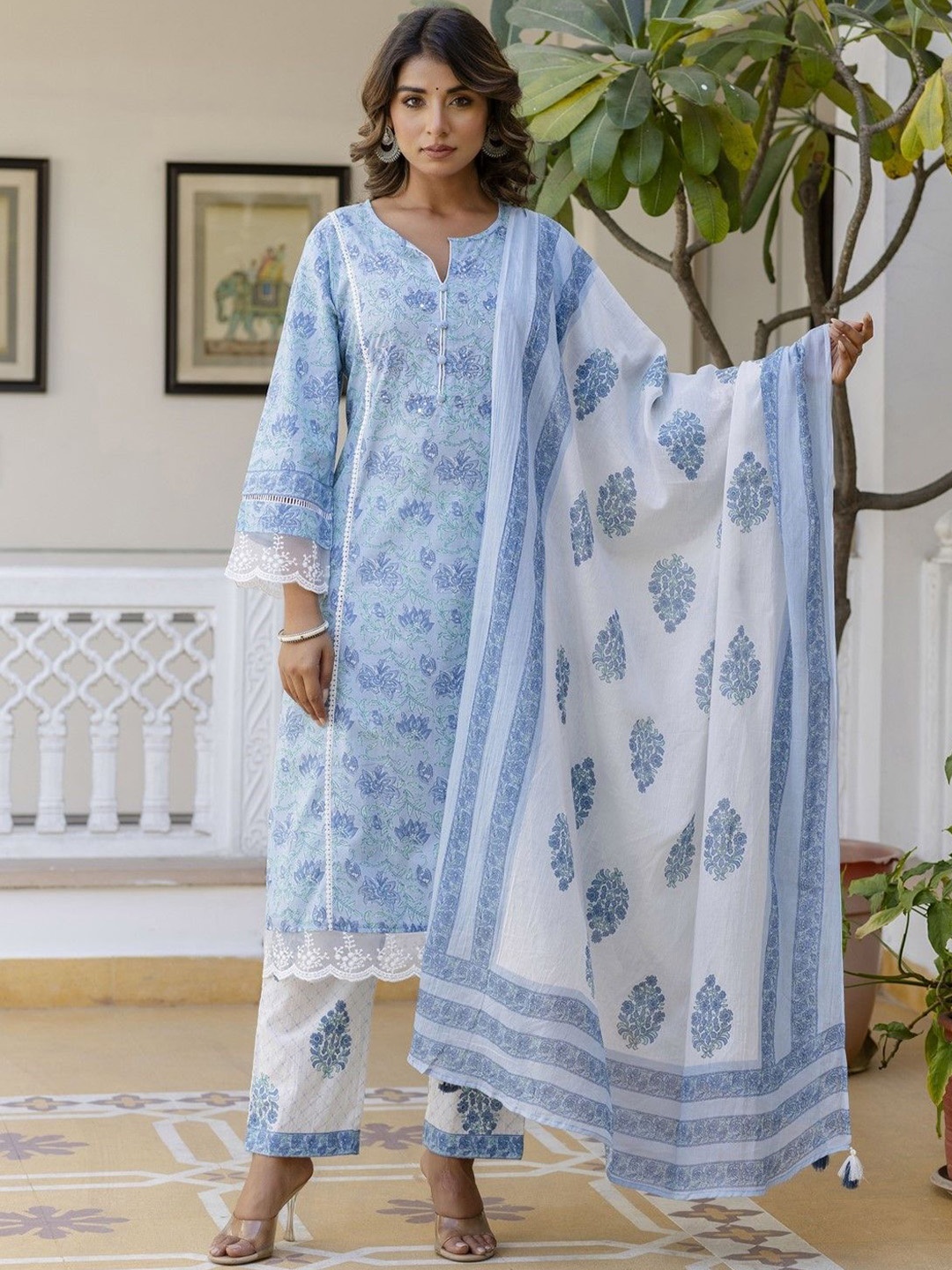 AUTUMN LANE Women Floral Printed Regular Pure Cotton Kurta with Trousers & With Dupatta, Blue
AUTUMN LANE Women Floral Printed Regular Pure Cotton Kurta with Trousers & With Dupatta, Blue