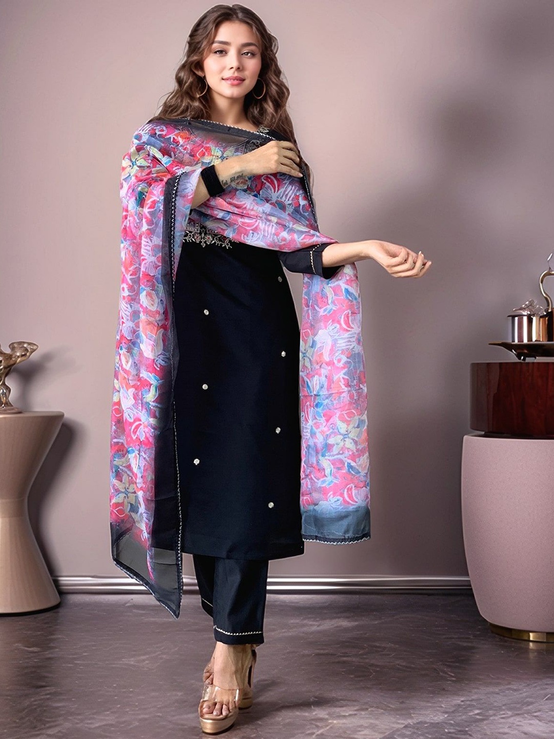 KALINI Women Ethnic Motifs Embroidered Regular Thread Work Kurta with Trousers & With Dupatta, Black
KALINI Women Ethnic Motifs Embroidered Regular Thread Work Kurta with Trousers & With Dupatta, Black