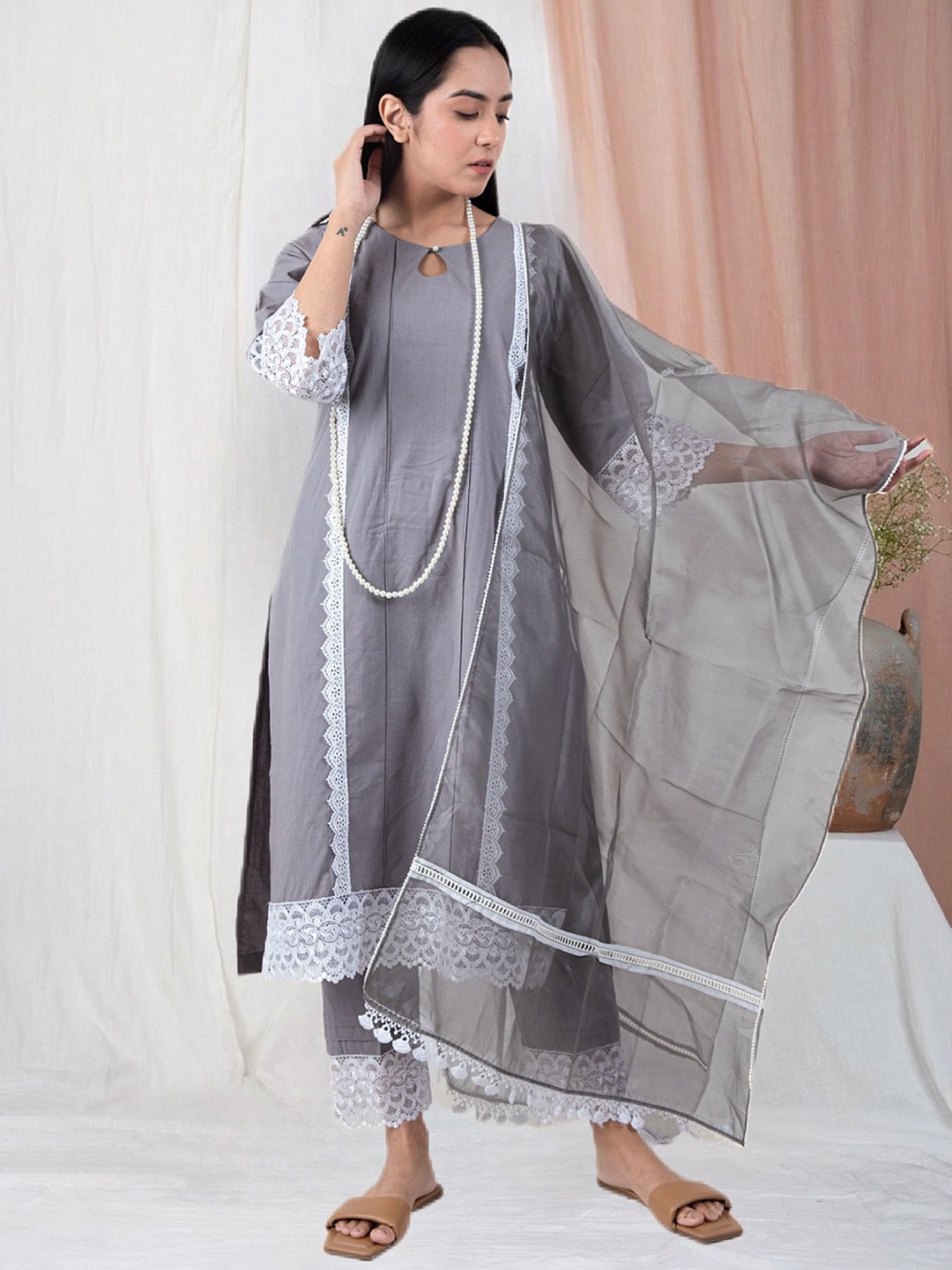 zuri Women Ethnic Motifs Embroidered Regular Thread Work Pure Cotton Kurta with Trousers & With Dupatta, Grey
zuri Women Ethnic Motifs Embroidered Regular Thread Work Pure Cotton Kurta with Trousers & With Dupatta, Grey