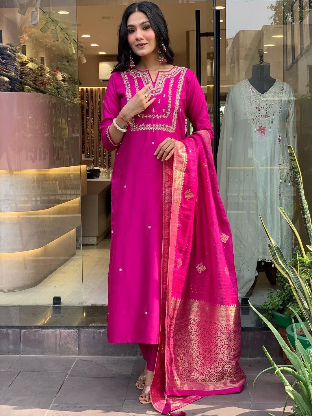 DIVASTRI Women Floral Embroidered Regular Thread Work Kurta with Trousers & With Dupatta, Pink
DIVASTRI Women Floral Embroidered Regular Thread Work Kurta with Trousers & With Dupatta, Pink
