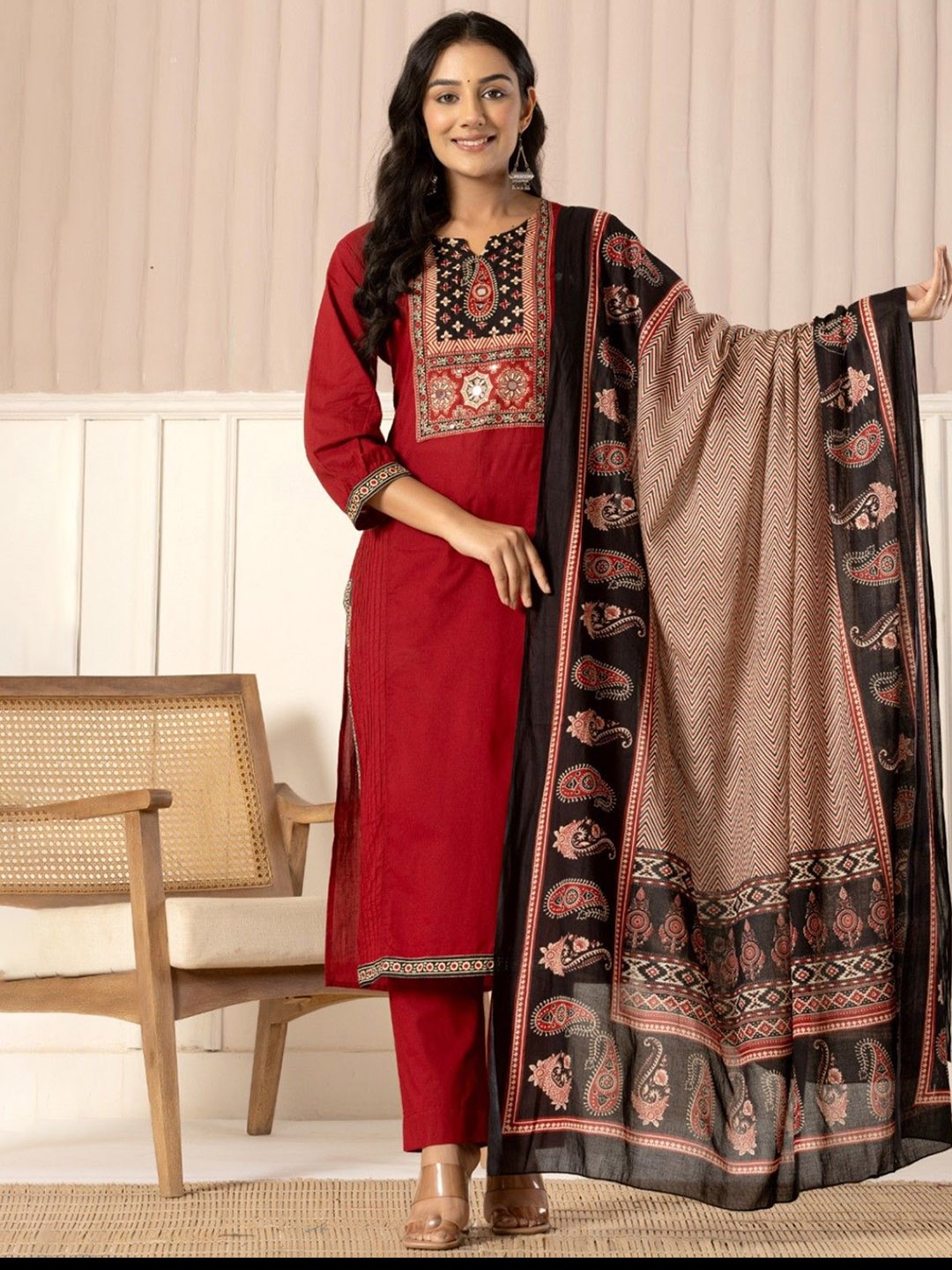 AUTUMN LANE Women Printed Regular Pure Cotton Kurta with Trousers & With Dupatta, Red
AUTUMN LANE Women Printed Regular Pure Cotton Kurta with Trousers & With Dupatta, Red