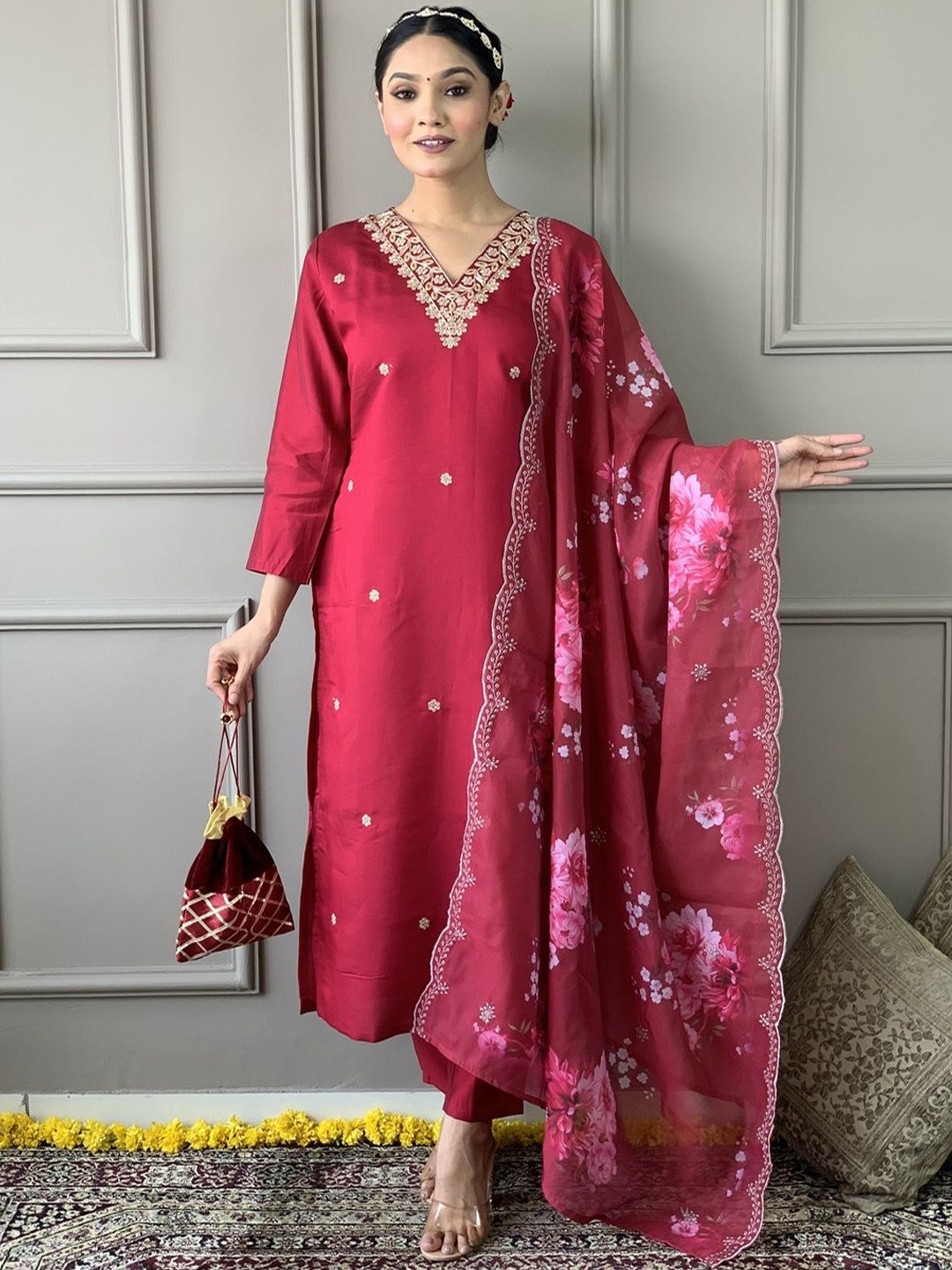 REALLTREND Women Floral Embroidered Regular Kurta with Trousers & With Dupatta, Maroon
REALLTREND Women Floral Embroidered Regular Kurta with Trousers & With Dupatta, Maroon