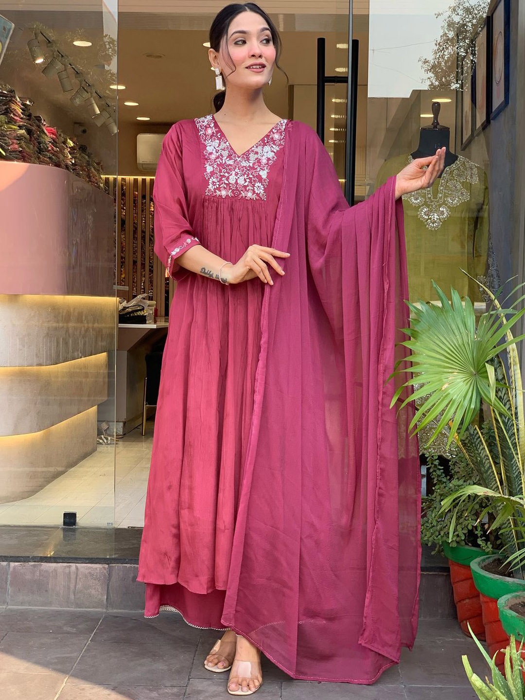 DIVASTRI Floral Yoke Design V-Neck Empire A-Line Kurta With Trousers & Dupatta, Red
DIVASTRI Floral Yoke Design V-Neck Empire A-Line Kurta With Trousers & Dupatta, Red
