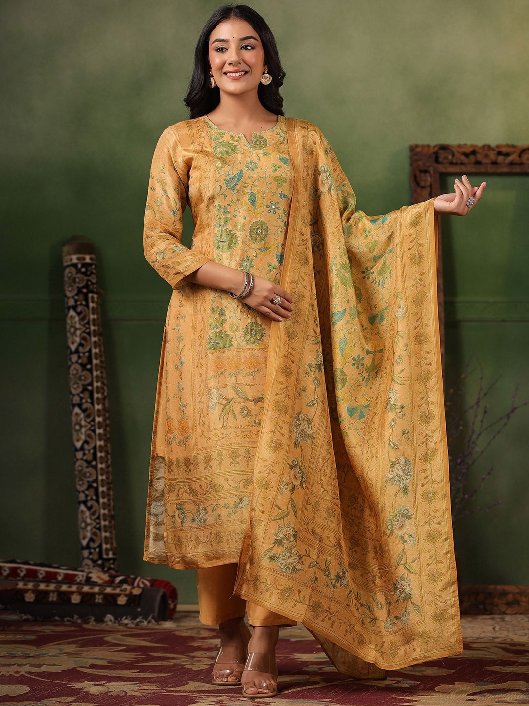 HOUSE OF MORA Women Floral Embroidered Regular Sequinned Kurta with Trousers & With Dupatta, Gold
HOUSE OF MORA Women Floral Embroidered Regular Sequinned Kurta with Trousers & With Dupatta, Gold