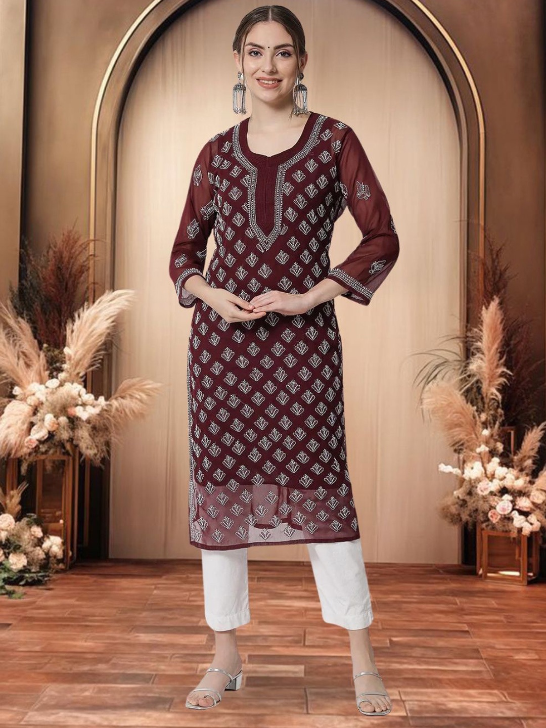 PARAMOUNT CHIKAN Women Ethnic Motifs Embroidered Chikankari Floral Georgette Kurta, Purple
PARAMOUNT CHIKAN Women Ethnic Motifs Embroidered Chikankari Floral Georgette Kurta, Purple