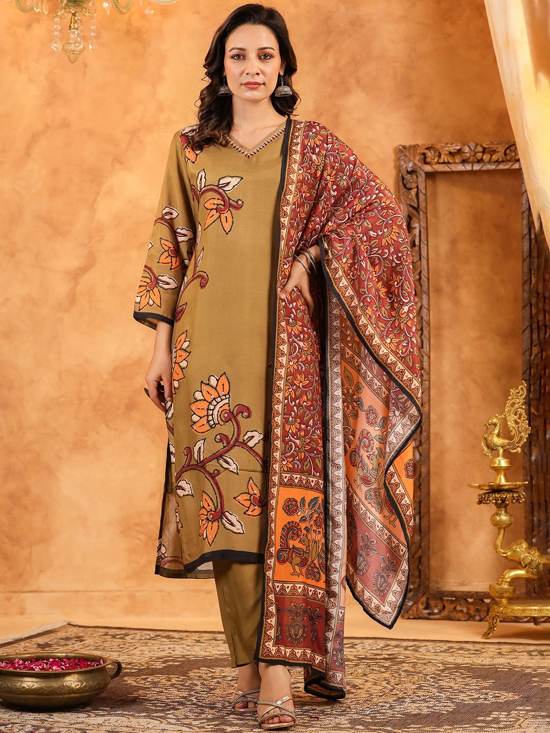 HOUSE OF MORA Women Floral Printed Regular Sequinned Kurta with Trousers & With Dupatta, Olive
HOUSE OF MORA Women Floral Printed Regular Sequinned Kurta with Trousers & With Dupatta, Olive
