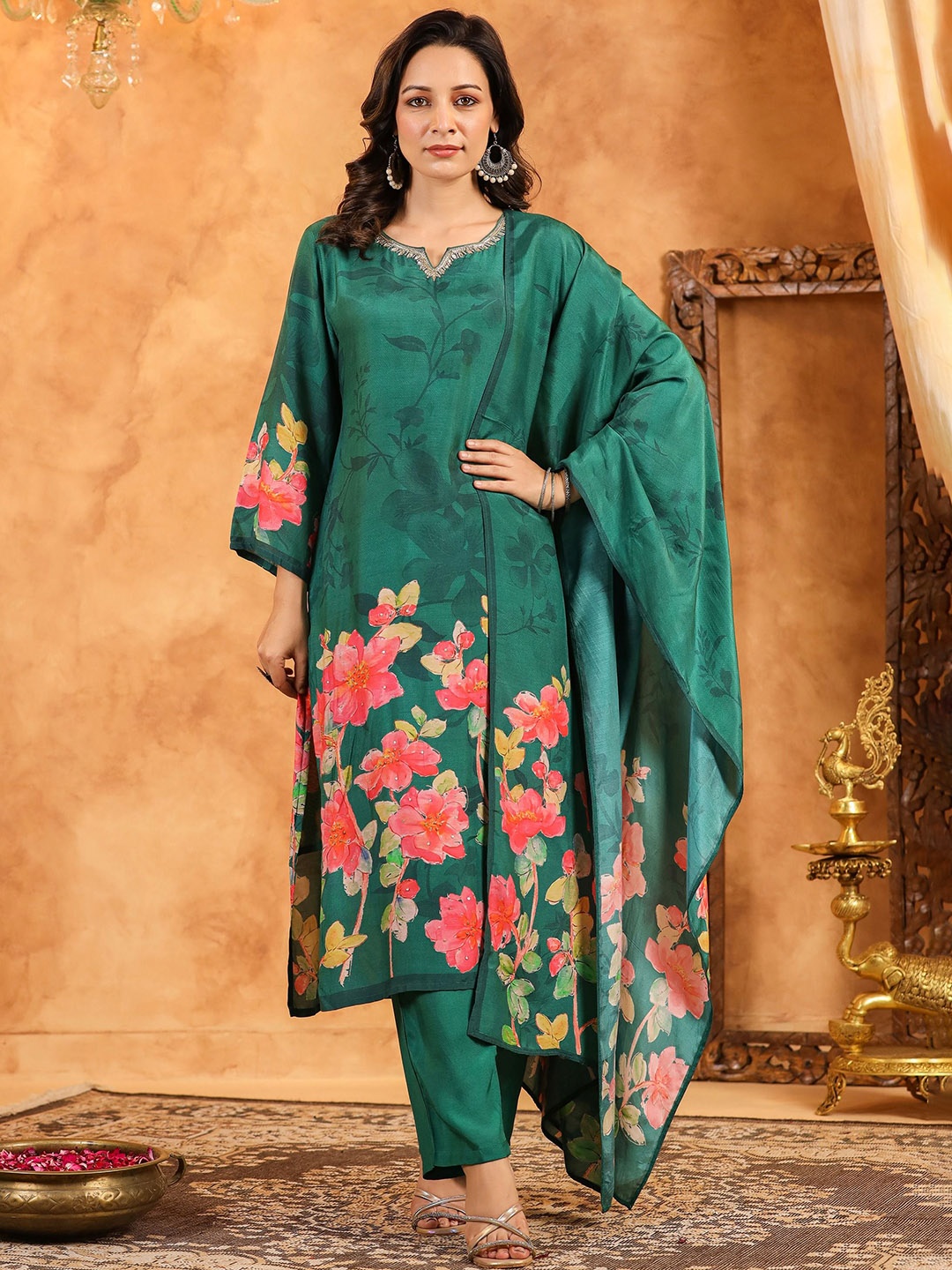 HOUSE OF MORA Women Floral Printed Regular Kurta with Trousers & With Dupatta, Green
HOUSE OF MORA Women Floral Printed Regular Kurta with Trousers & With Dupatta, Green