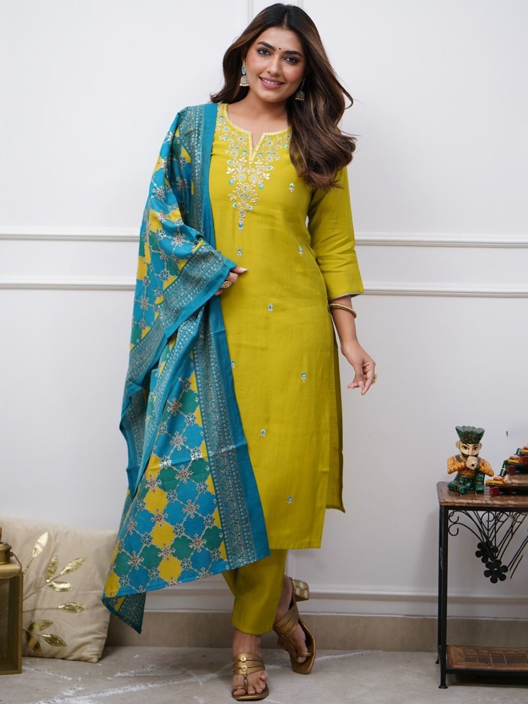 Ethnic Yard Women Embroidered Regular Sequinned Kurti with Pyjamas & With Dupatta, Green
Ethnic Yard Women Embroidered Regular Sequinned Kurti with Pyjamas & With Dupatta, Green