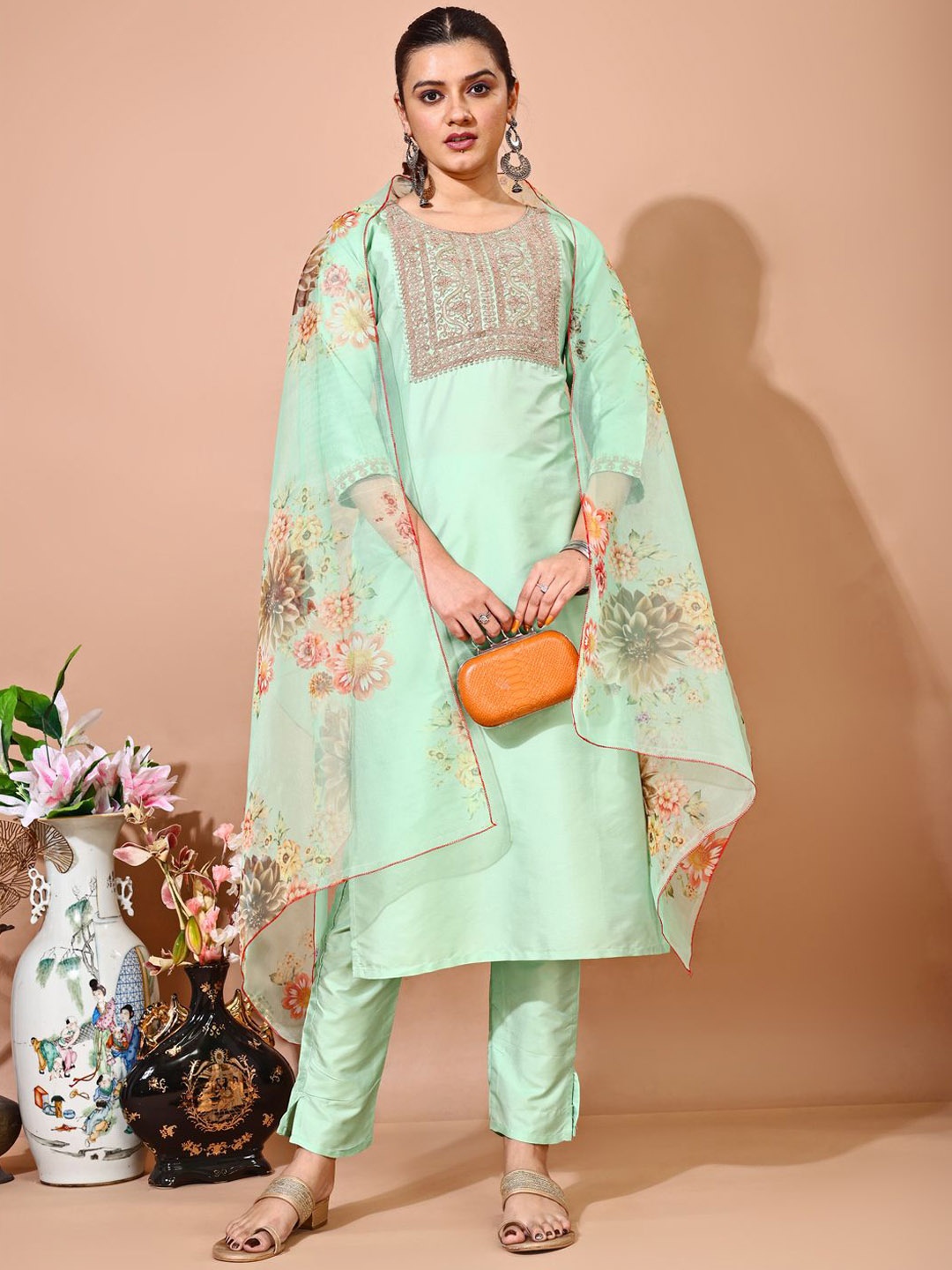 AYUKTA INTERNATIONAL Women Yoke Design Regular Kurta with Trousers & With Dupatta, Green
AYUKTA INTERNATIONAL Women Yoke Design Regular Kurta with Trousers & With Dupatta, Green