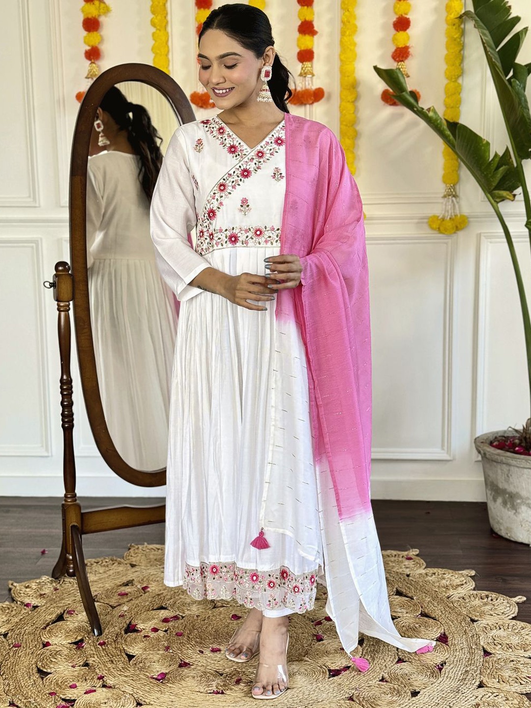 ASCIIBLUES Women Ethnic Motifs Embroidered Pleated Thread Work Kurta with Trousers & With Dupatta, White
ASCIIBLUES Women Ethnic Motifs Embroidered Pleated Thread Work Kurta with Trousers & With Dupatta, White