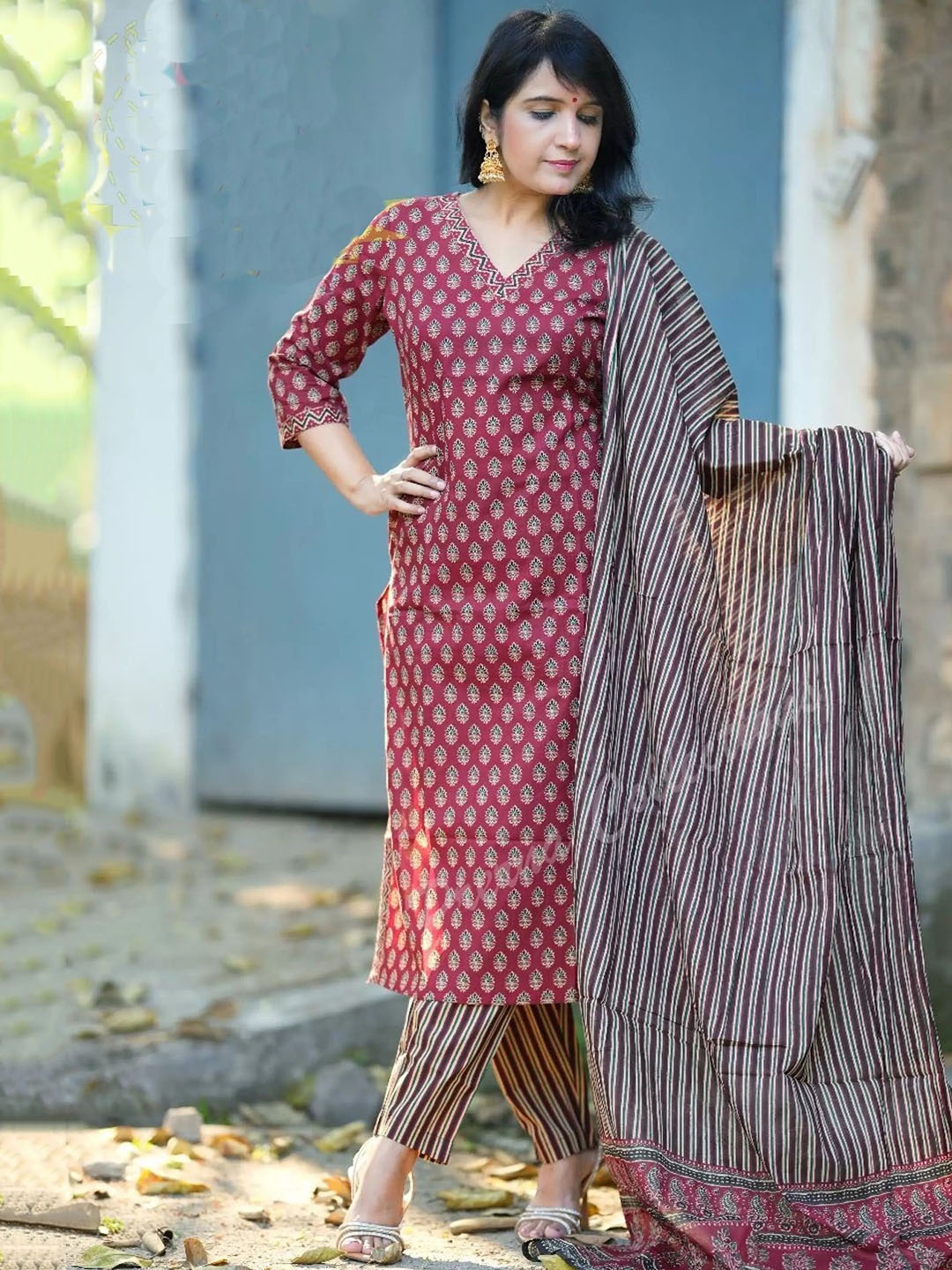 DIVASTRI Women Ethnic Motifs Printed Regular Kurta with Trousers & With Dupatta, Maroon
DIVASTRI Women Ethnic Motifs Printed Regular Kurta with Trousers & With Dupatta, Maroon