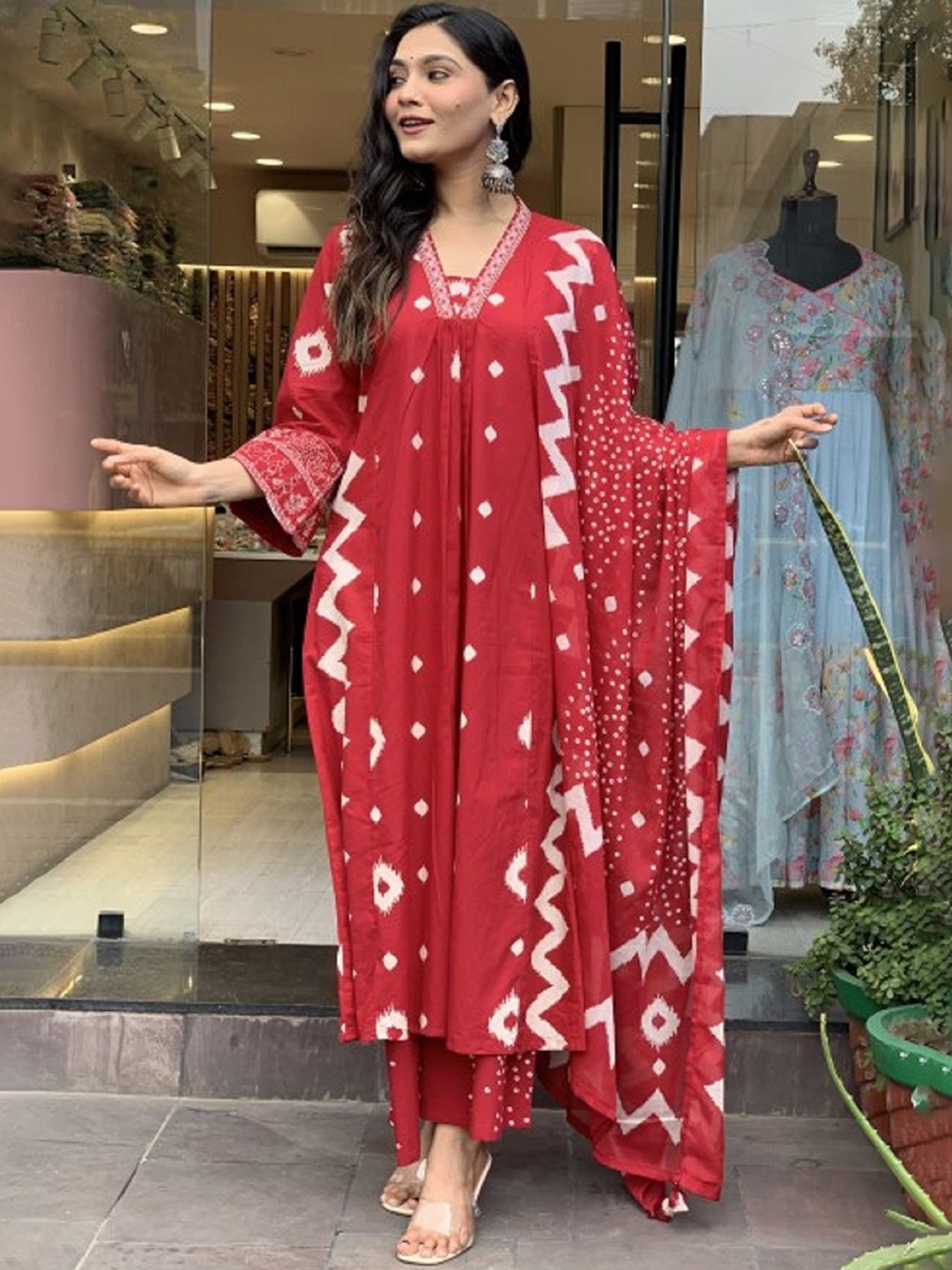 DIVASTRI Women Ethnic Motifs Printed Regular Kurta with Trousers & With Dupatta, Red
DIVASTRI Women Ethnic Motifs Printed Regular Kurta with Trousers & With Dupatta, Red