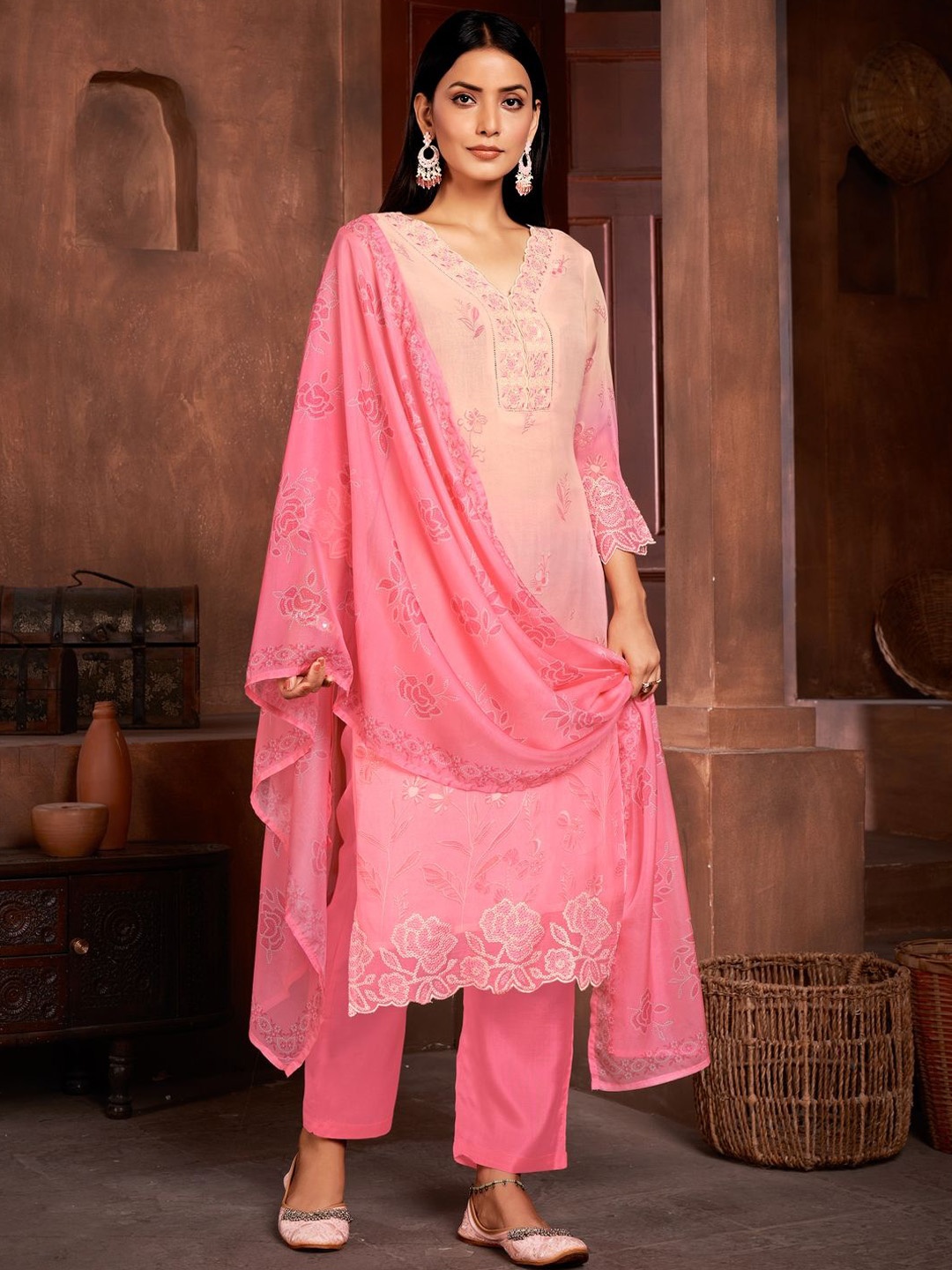 Suha Women Ethnic Motifs Embroidered Regular Thread Work Kurta with Trousers & With Dupatta, Pink
Suha Women Ethnic Motifs Embroidered Regular Thread Work Kurta with Trousers & With Dupatta, Pink