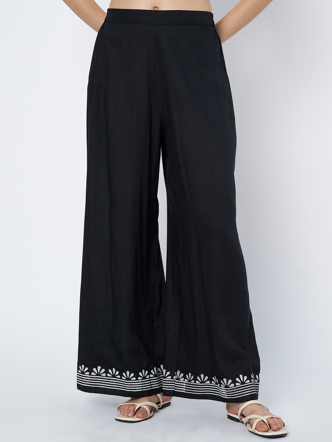 9rasa Women Floral Printed Relaxed Straight Leg High-Rise Easy Wash Trousers, Black
9rasa Women Floral Printed Relaxed Straight Leg High-Rise Easy Wash Trousers, Black