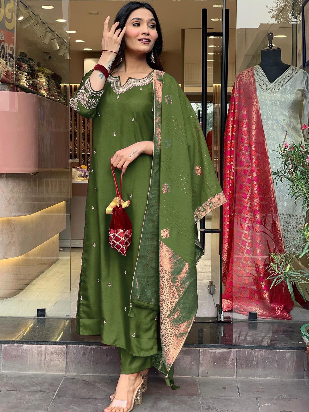 Fab Dadu Women Ethnic Motifs Embroidered Regular Kurta with Trousers & With Dupatta, Green
Fab Dadu Women Ethnic Motifs Embroidered Regular Kurta with Trousers & With Dupatta, Green