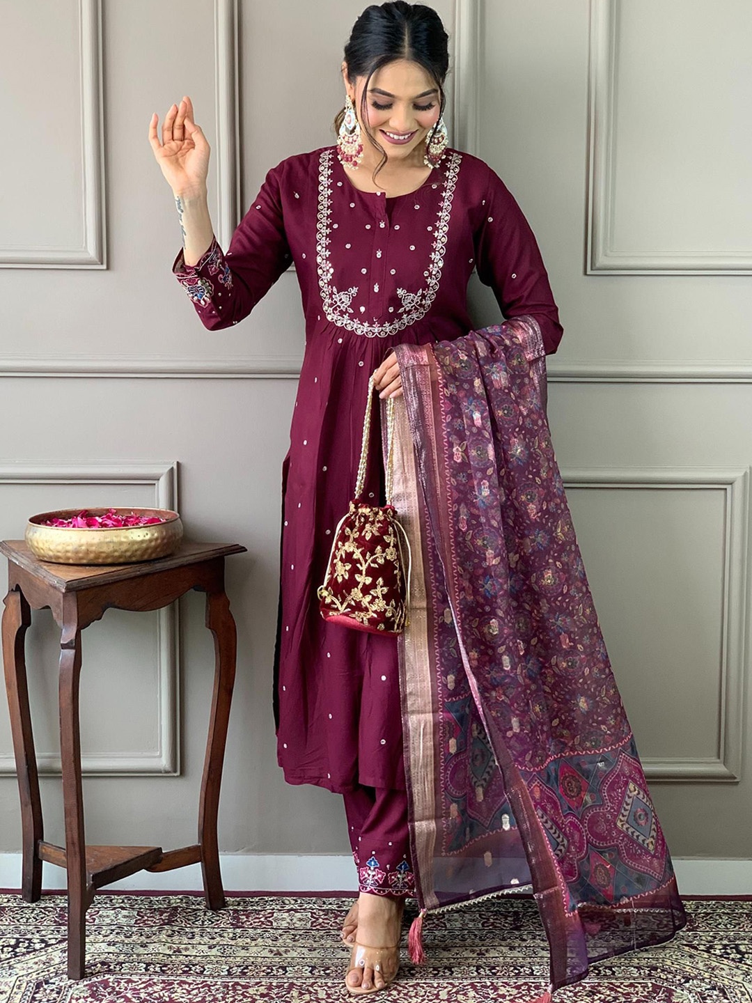Fashion Basket Women Floral Yoke Design Regular Thread Work Chanderi Cotton Kurta with Trousers & With, Maroon
Fashion Basket Women Floral Yoke Design Regular Thread Work Chanderi Cotton Kurta with Trousers & With, Maroon