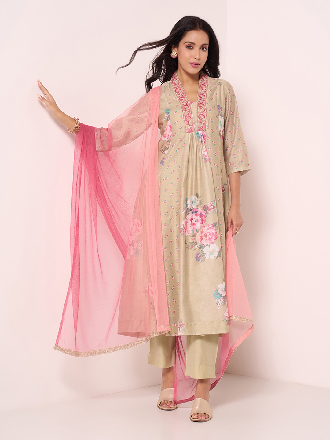 RANGMANCH BY PANTALOONS Women Floral Regular Kurta with Trousers & With Dupatta, Green
RANGMANCH BY PANTALOONS Women Floral Regular Kurta with Trousers & With Dupatta, Green