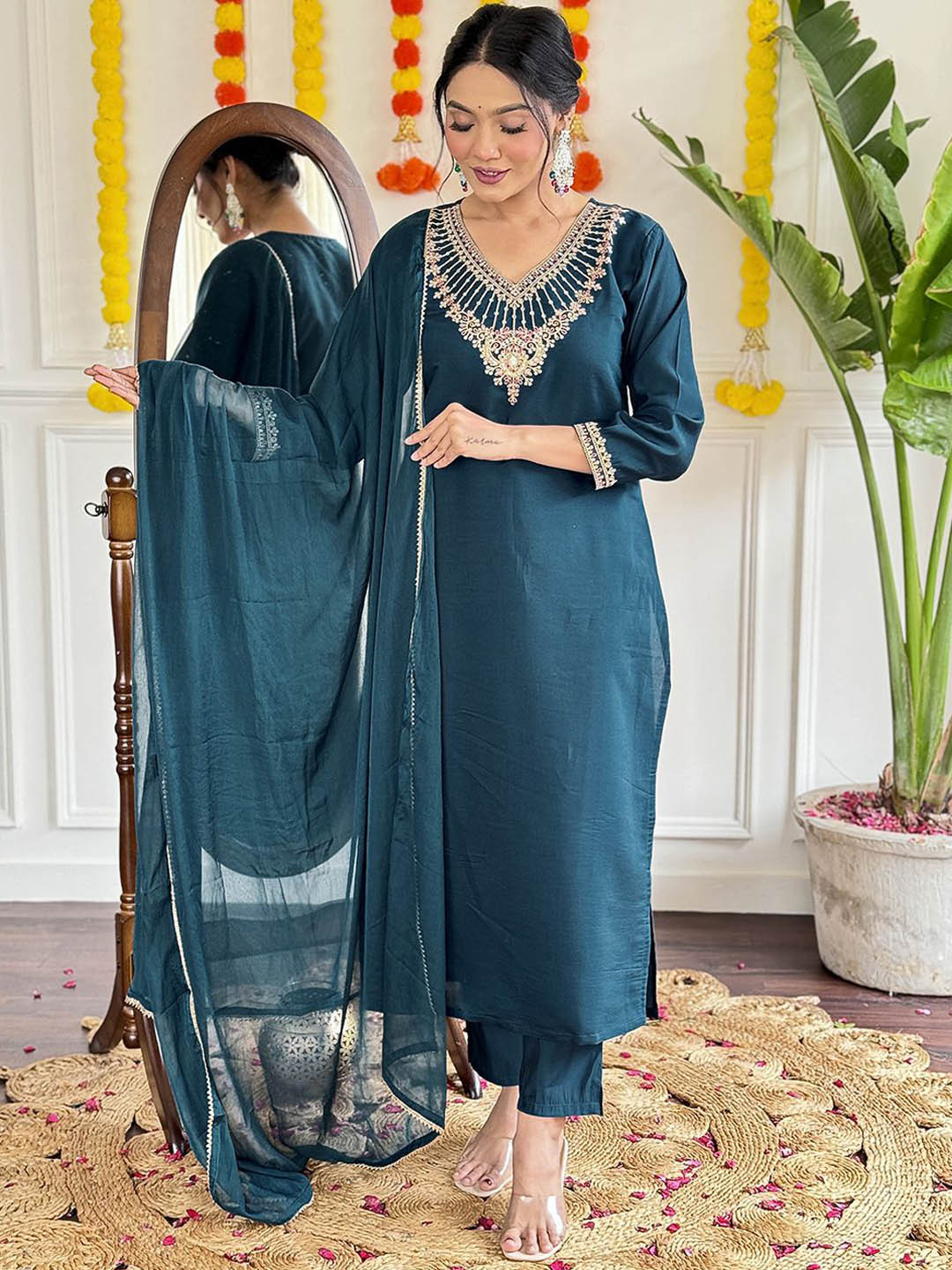 Bhavyam Women Ethnic Motifs Embroidered Regular Chanderi Silk Kurta with Trousers & With Dupatta, Teal
Bhavyam Women Ethnic Motifs Embroidered Regular Chanderi Silk Kurta with Trousers & With Dupatta, Teal