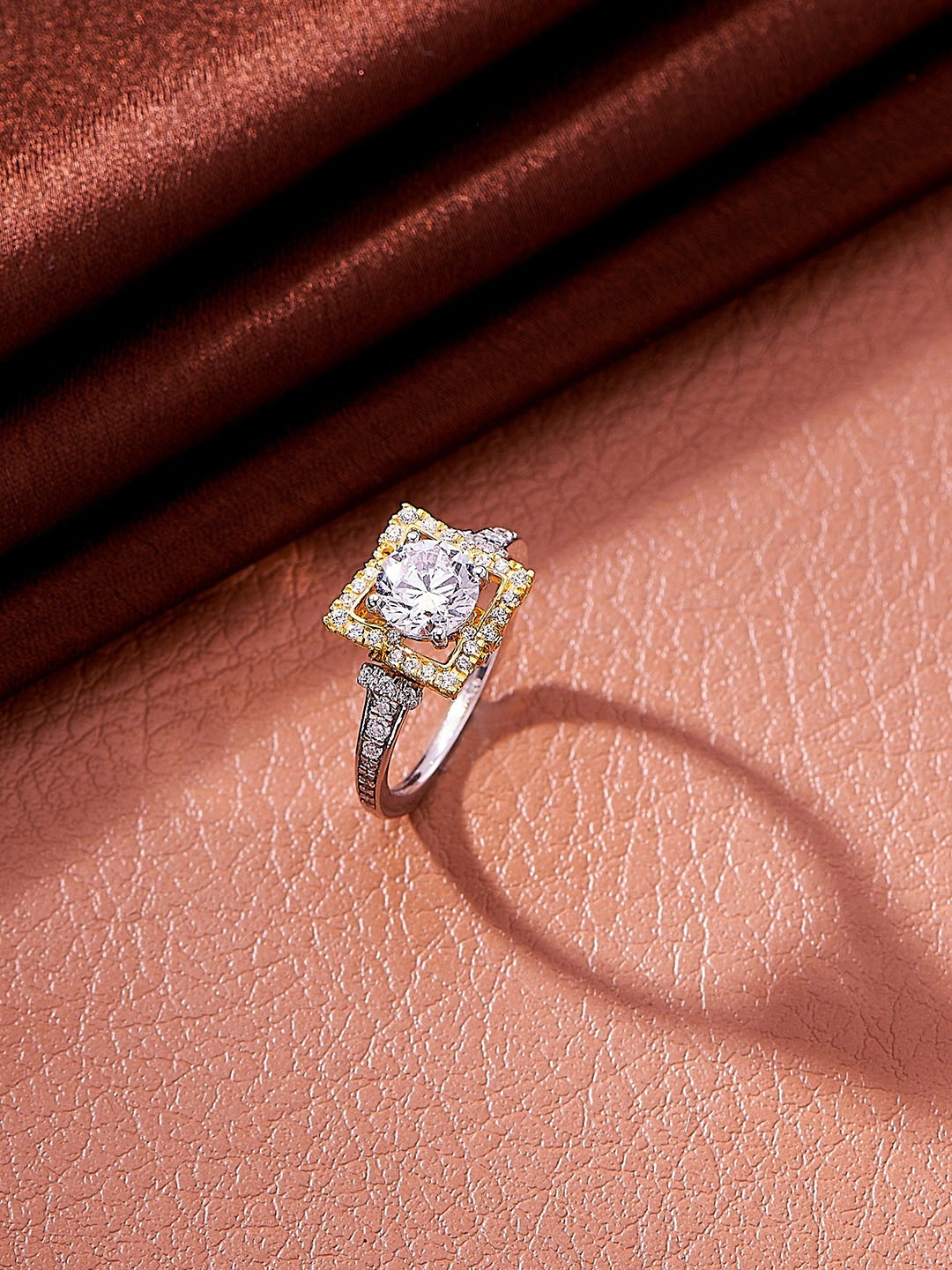 Nipura 925 Sterling Silver Rhodium-Plated CZ Studded Pleat Crown Solitaire Finger Ring
Nipura 925 Sterling Silver Rhodium-Plated CZ Studded Pleat Crown Solitaire Finger Ring