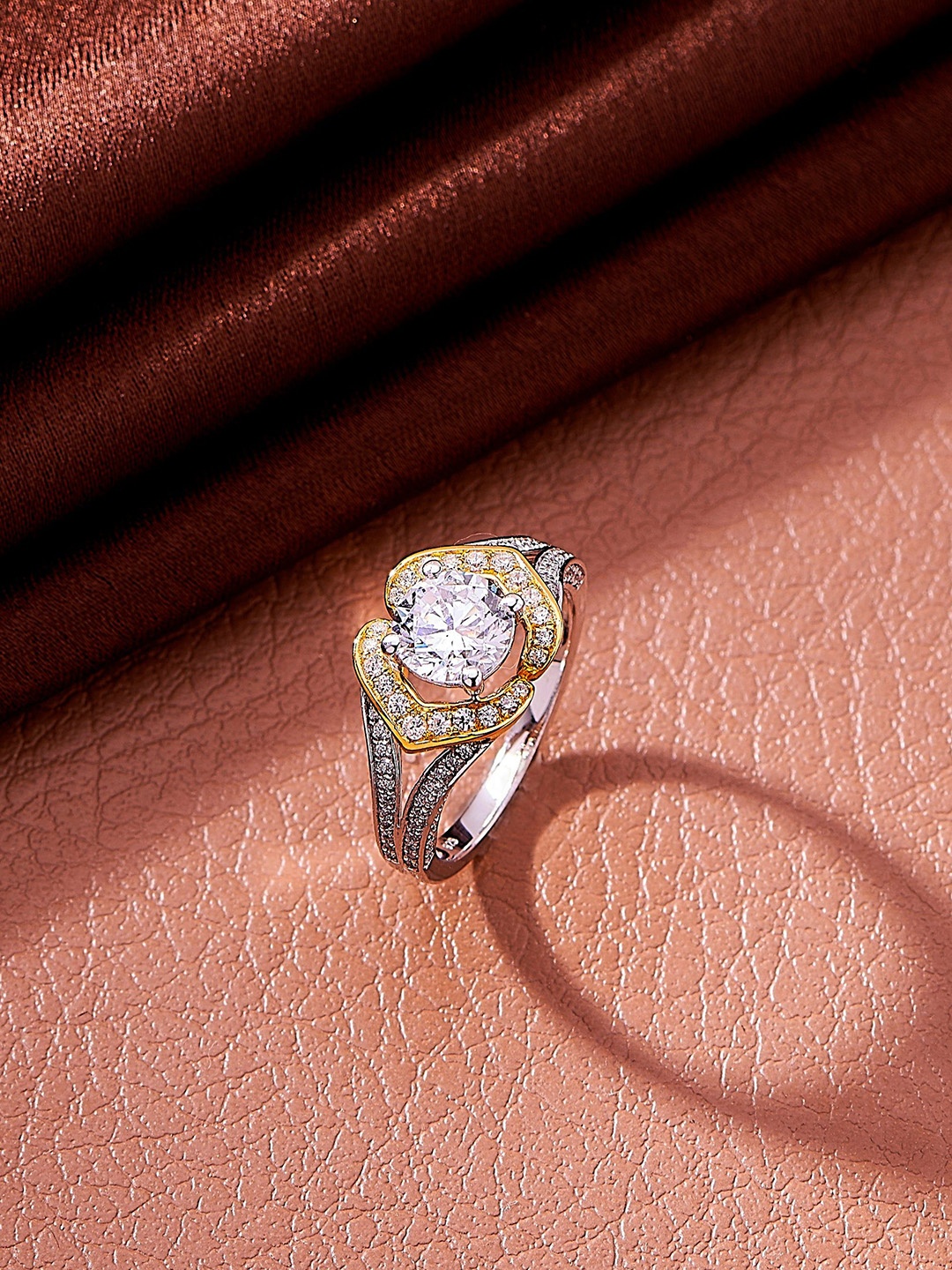 Nipura 925 Sterling Silver Rhodium-Plated CZ Studded Solitaire Golden Marvel Finger Ring
Nipura 925 Sterling Silver Rhodium-Plated CZ Studded Solitaire Golden Marvel Finger Ring