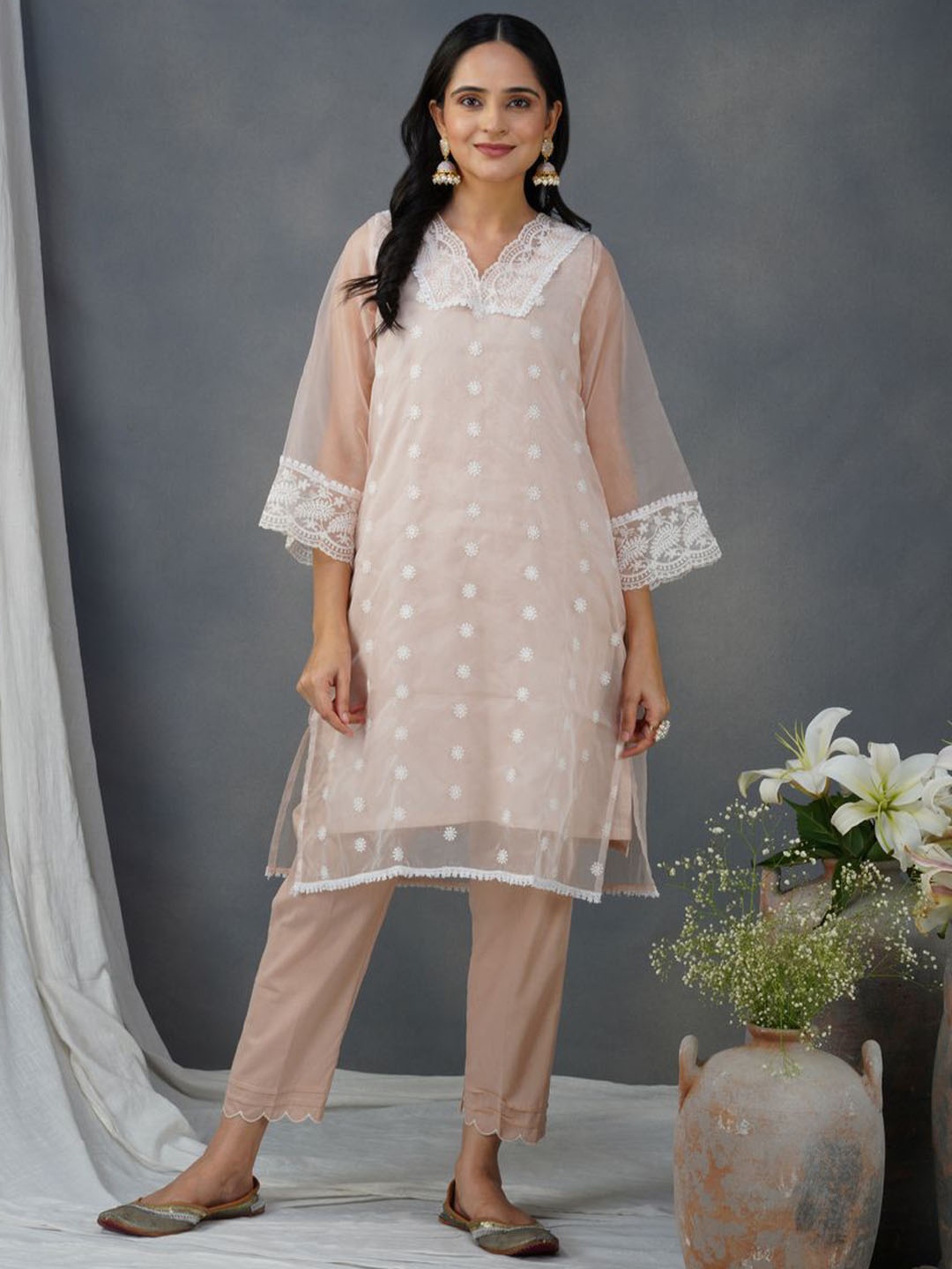 zuri Women Ethnic Motifs Embroidered Regular Thread Work Kurta with Trousers, Peach
zuri Women Ethnic Motifs Embroidered Regular Thread Work Kurta with Trousers, Peach