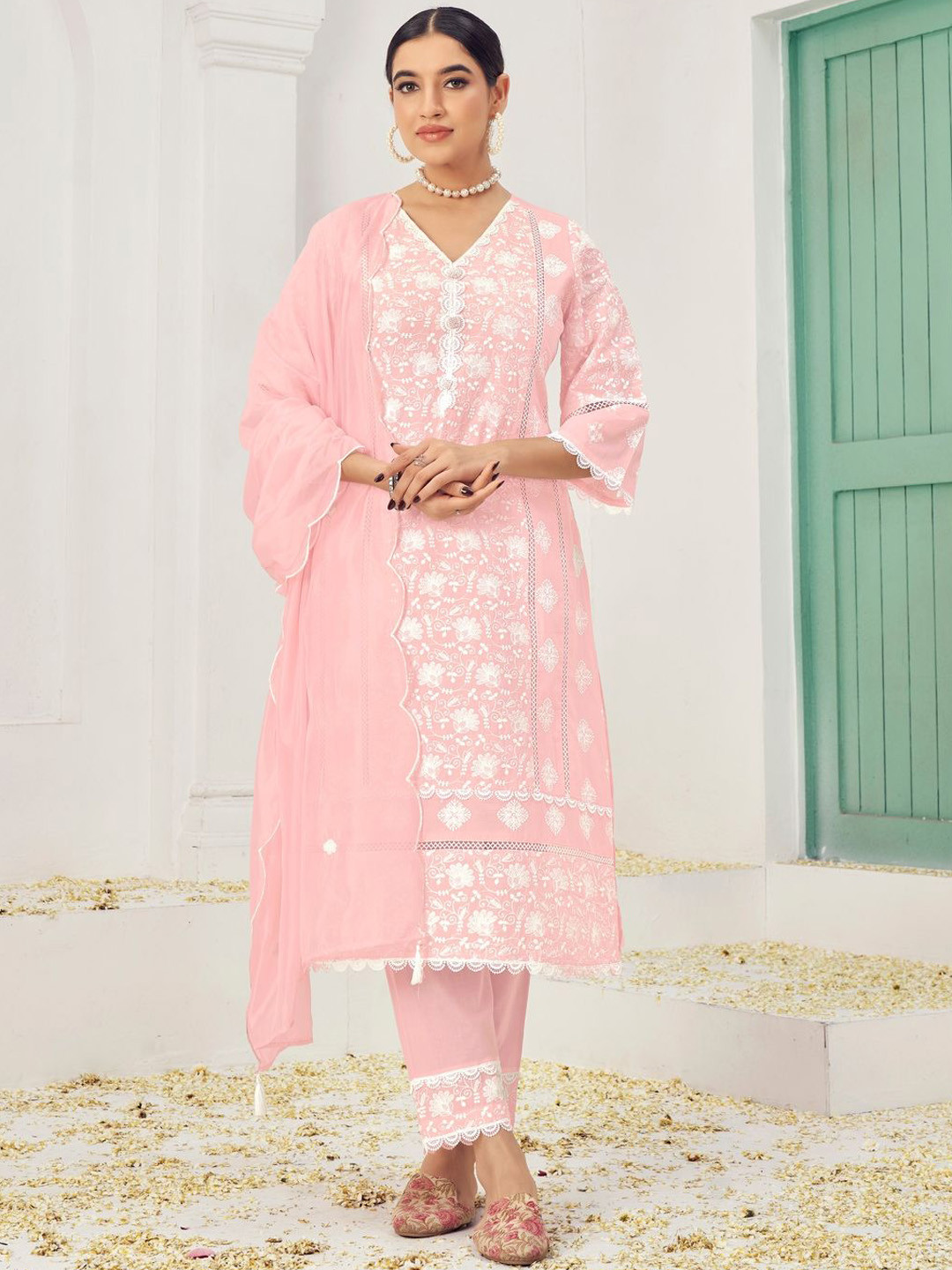 Suha Women Floral Embroidered Regular Thread Work Pure Cotton Kurta with Trousers & With Dupatta, Pink
Suha Women Floral Embroidered Regular Thread Work Pure Cotton Kurta with Trousers & With Dupatta, Pink