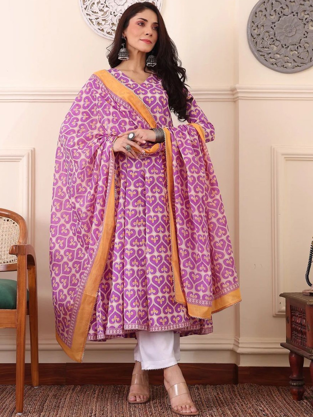 DIVASTRI Women Ethnic Motifs Printed Regular Kurta with Trousers & With Dupatta, White
DIVASTRI Women Ethnic Motifs Printed Regular Kurta with Trousers & With Dupatta, White
