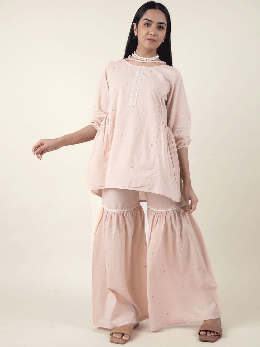zuri Women Ethnic Motifs Embroidered Pleated Thread Work Pure Cotton Kurta with Trousers, Peach
zuri Women Ethnic Motifs Embroidered Pleated Thread Work Pure Cotton Kurta with Trousers, Peach