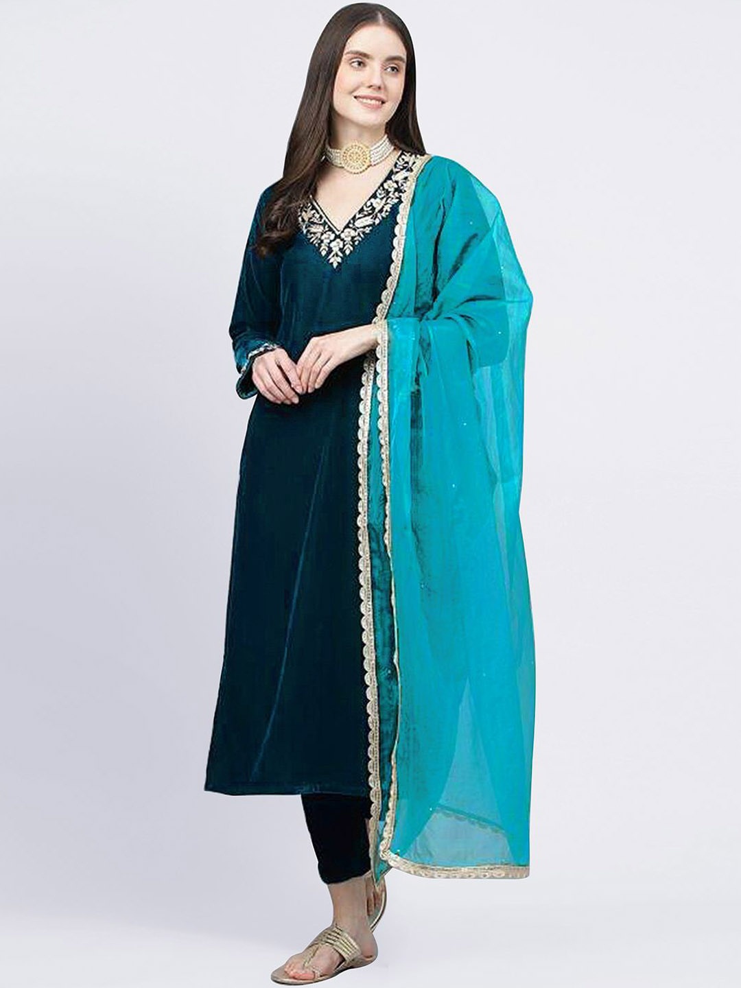 Trendmalls Women Floral Yoke Design Regular Thread Work Velvet Kurta with Trousers & With Dupatta, Teal
Trendmalls Women Floral Yoke Design Regular Thread Work Velvet Kurta with Trousers & With Dupatta, Teal