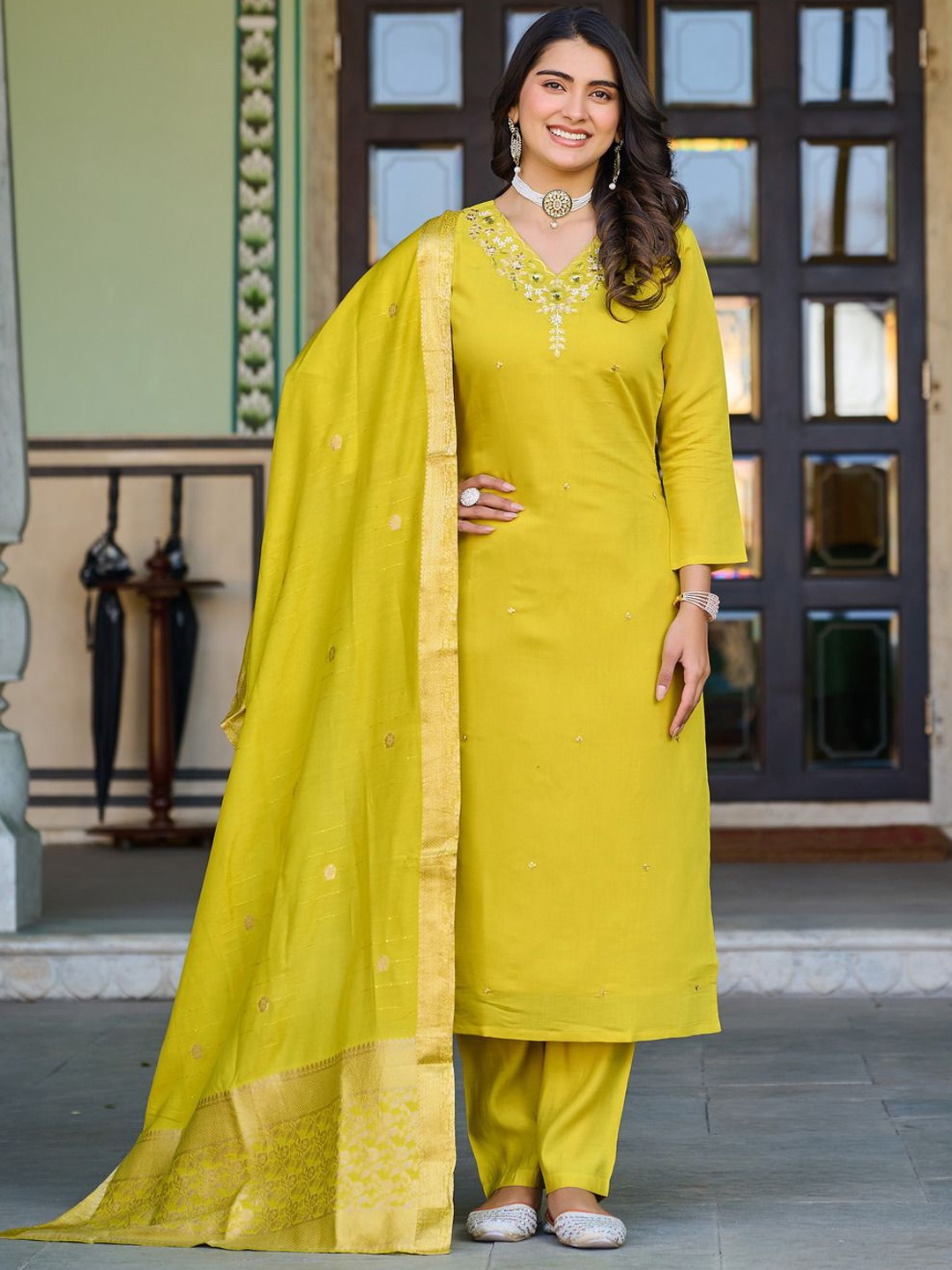 Fab Dadu Women Ethnic Motifs Embroidered Regular Sequinned Raw Silk Kurta with Trousers & With Dupatta, Yellow
Fab Dadu Women Ethnic Motifs Embroidered Regular Sequinned Raw Silk Kurta with Trousers & With Dupatta, Yellow