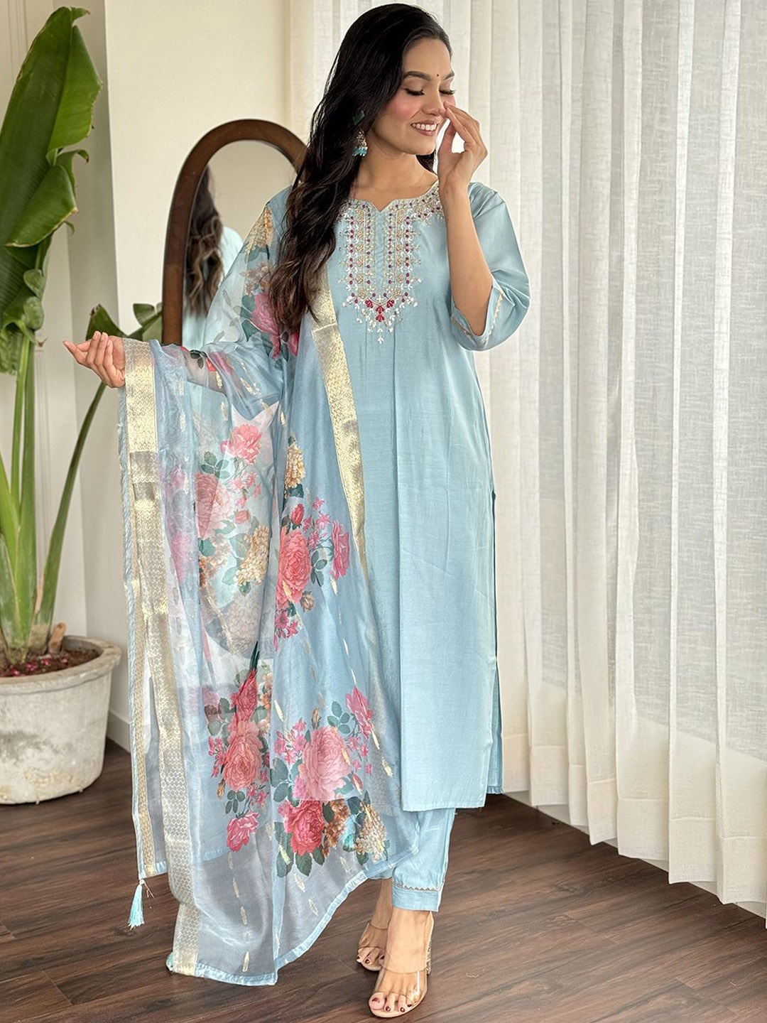 Fab Dadu Women Ethnic Motifs Embroidered Regular Thread Work Chanderi Silk Kurta with Trousers & With Dupatta, Grey
Fab Dadu Women Ethnic Motifs Embroidered Regular Thread Work Chanderi Silk Kurta with Trousers & With Dupatta, Grey