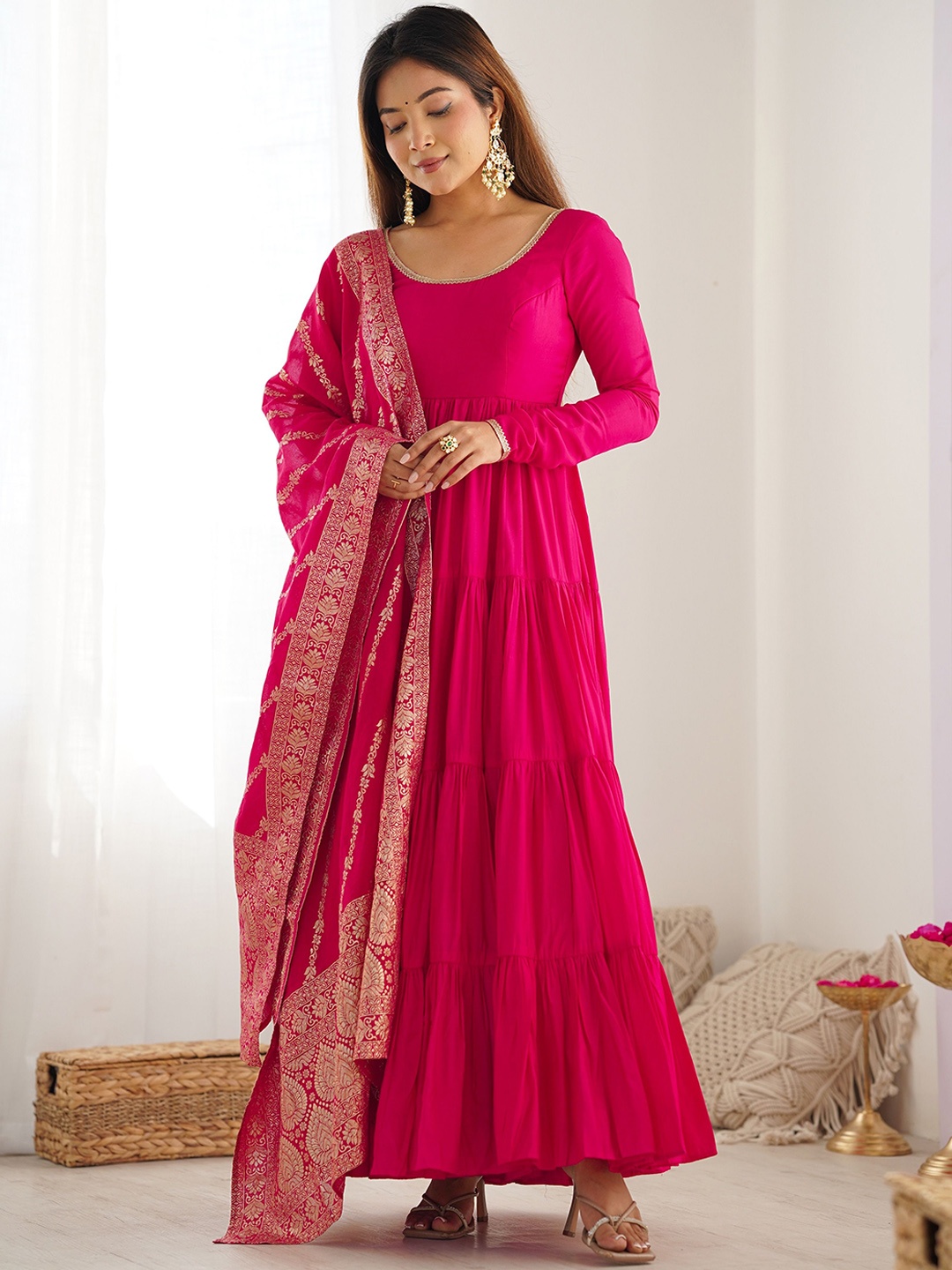 CULTISE QUEEN Women Ethnic Motifs Embroidered Regular Pure Silk Kurta with Pyjamas & With Dupatta, Pink
CULTISE QUEEN Women Ethnic Motifs Embroidered Regular Pure Silk Kurta with Pyjamas & With Dupatta, Pink