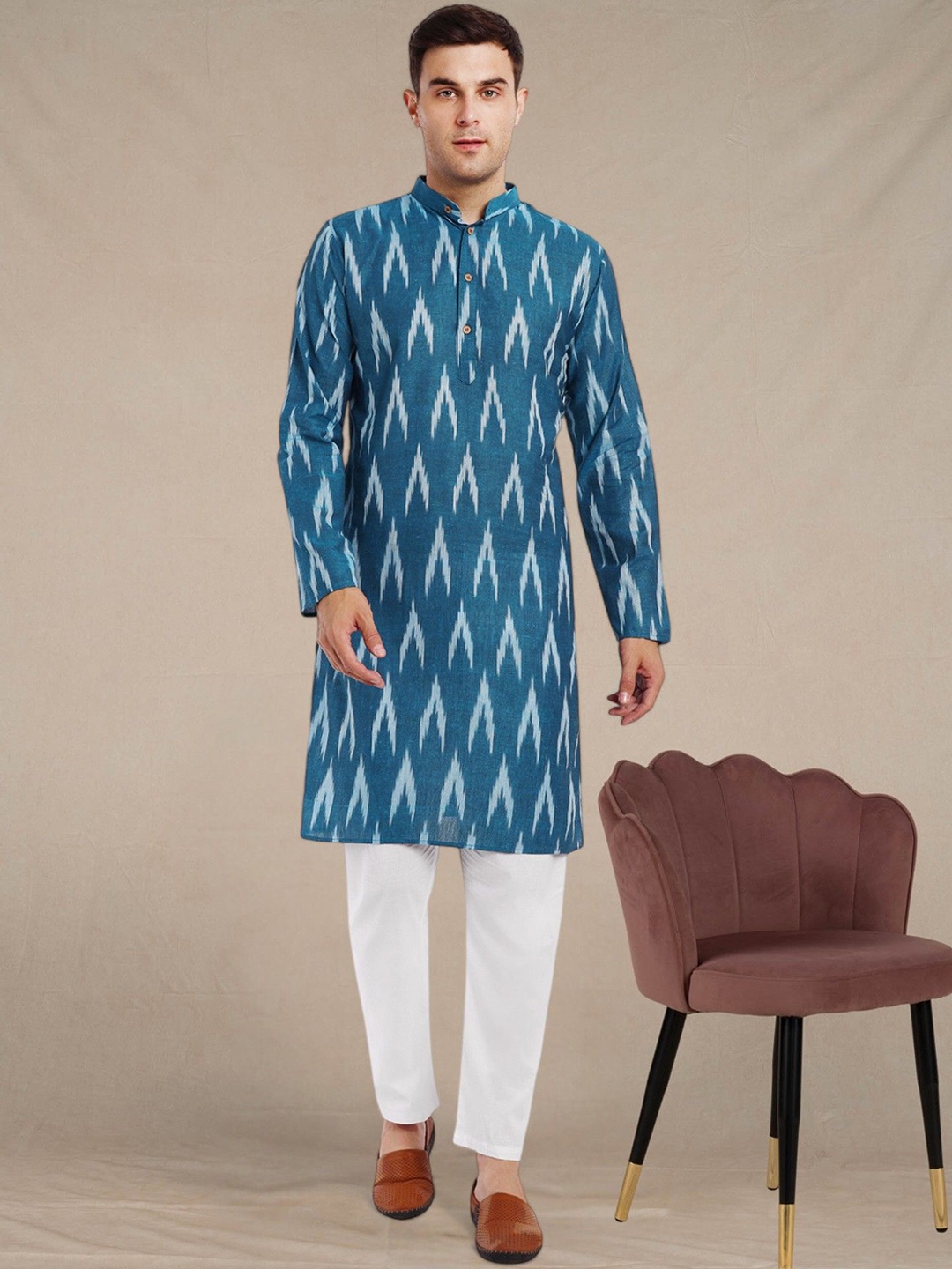 SKAVIJ Men Ethnic Motifs Printed Regular Pure Cotton Kurta with Pyjamas, Turquoise blue
SKAVIJ Men Ethnic Motifs Printed Regular Pure Cotton Kurta with Pyjamas, Turquoise blue