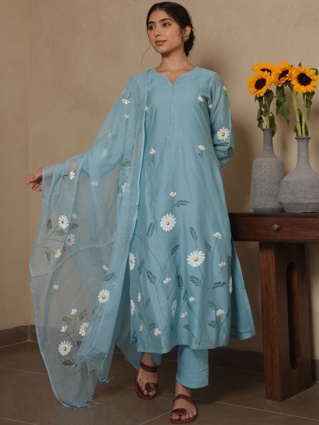 OneWe Women Floral Printed Regular Chanderi Silk Kurta with Trousers & With Dupatta, Blue
OneWe Women Floral Printed Regular Chanderi Silk Kurta with Trousers & With Dupatta, Blue