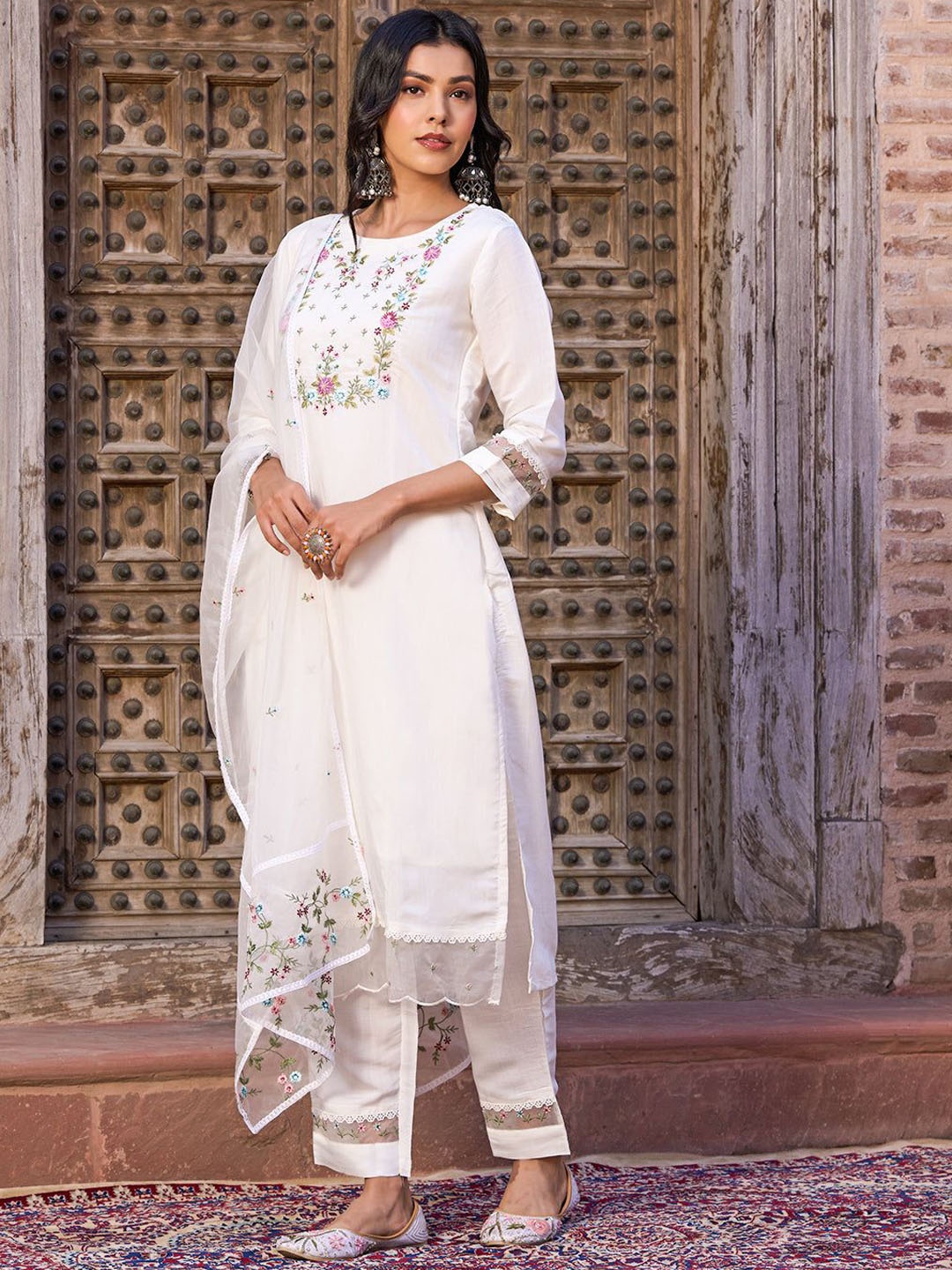 Mitera Women Floral Yoke Design Regular Thread Work Chanderi Silk Kurta with Trousers & With Dupatta, White
Mitera Women Floral Yoke Design Regular Thread Work Chanderi Silk Kurta with Trousers & With Dupatta, White
