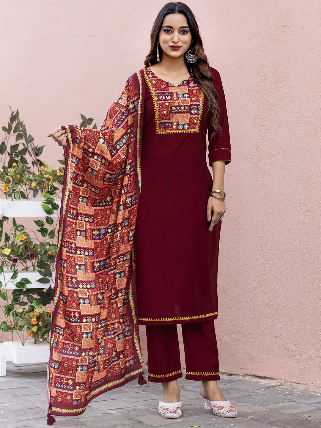 MITTOO Women Floral Yoke Design Regular Kurta with Trousers & With Dupatta, Maroon
MITTOO Women Floral Yoke Design Regular Kurta with Trousers & With Dupatta, Maroon