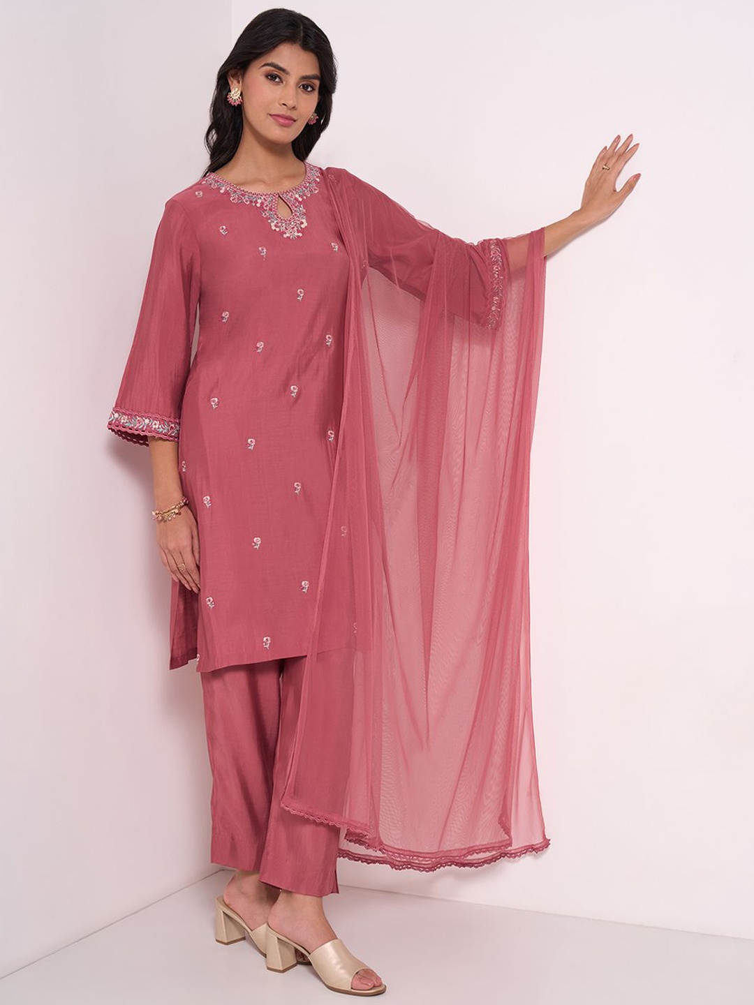 RANGMANCH BY PANTALOONS Women Embroidered Regular Kurta with Trousers & With Dupatta, Peach
RANGMANCH BY PANTALOONS Women Embroidered Regular Kurta with Trousers & With Dupatta, Peach