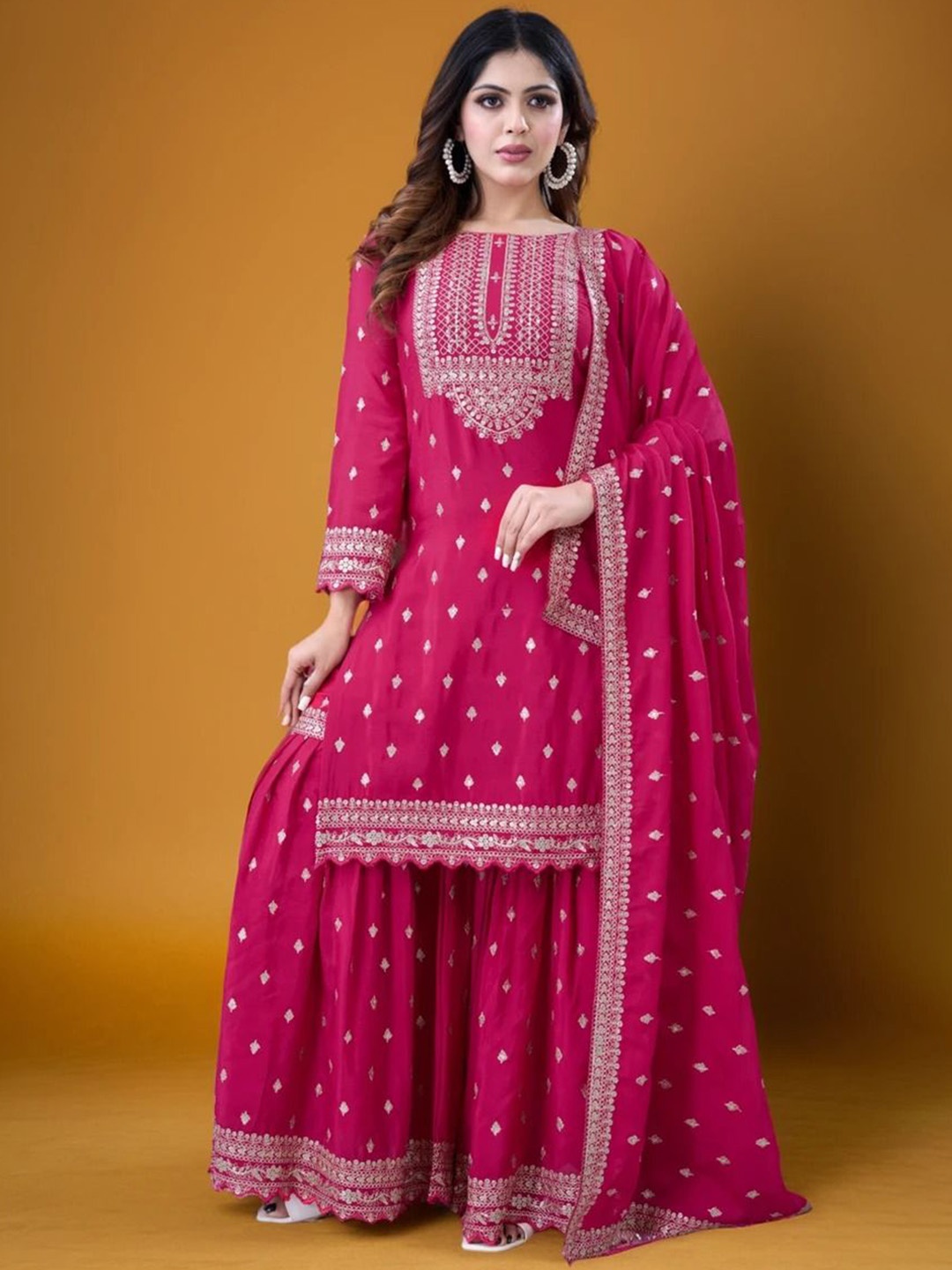 BHARODIYA ENTERPRISES Women Floral Embroidered Regular Sequinned Kurta with Sharara & With Dupatta, Pink
BHARODIYA ENTERPRISES Women Floral Embroidered Regular Sequinned Kurta with Sharara & With Dupatta, Pink