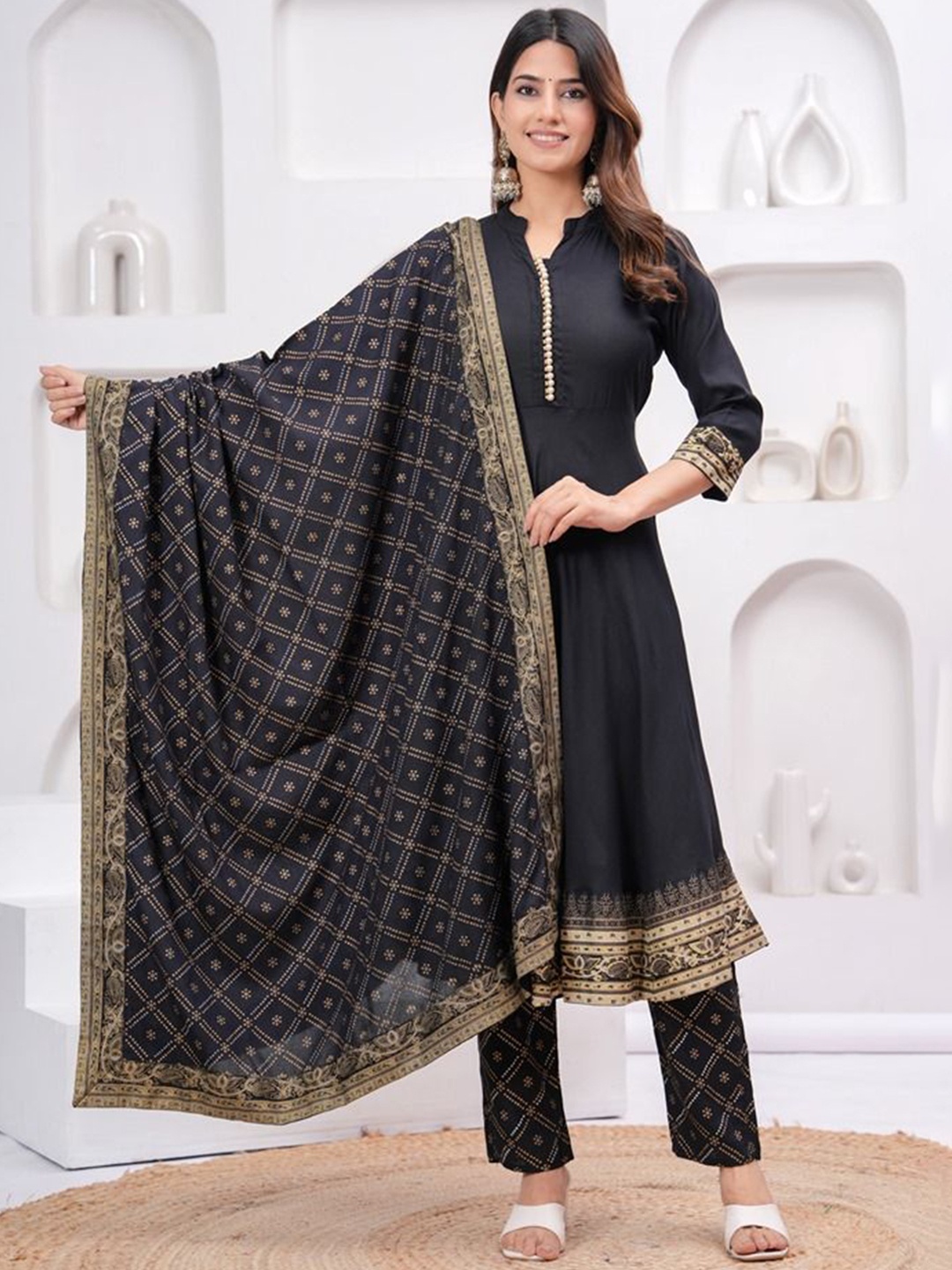Bunai Dhaga Women Ethnic Motifs Printed Regular Kurta with Palazzos & With Dupatta, Black
Bunai Dhaga Women Ethnic Motifs Printed Regular Kurta with Palazzos & With Dupatta, Black