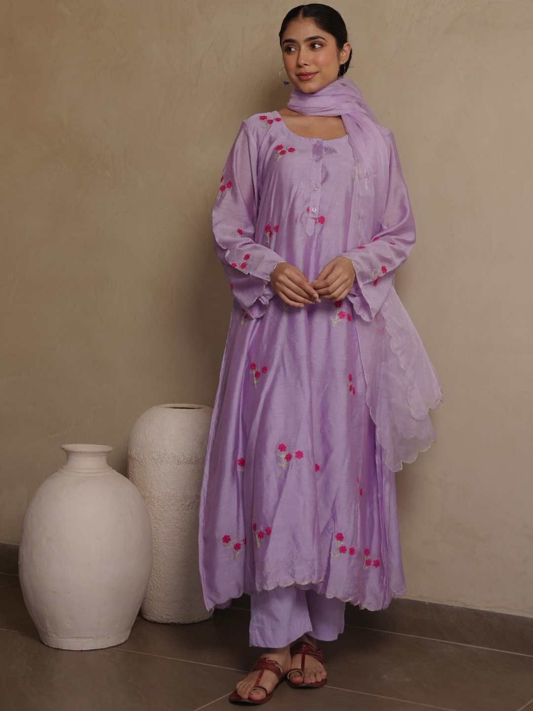 OneWe Women Floral Embroidered Regular Aari Work Chanderi Silk Kurta with Trousers & With Dupatta, Lavender
OneWe Women Floral Embroidered Regular Aari Work Chanderi Silk Kurta with Trousers & With Dupatta, Lavender