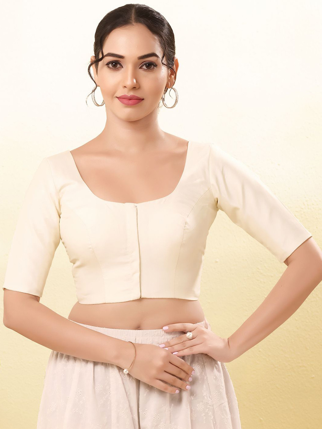 VAMAS - THE DESIGNER BLOUSES Women Round Neck Padded Saree Blouse, Off white
VAMAS - THE DESIGNER BLOUSES Women Round Neck Padded Saree Blouse, Off white