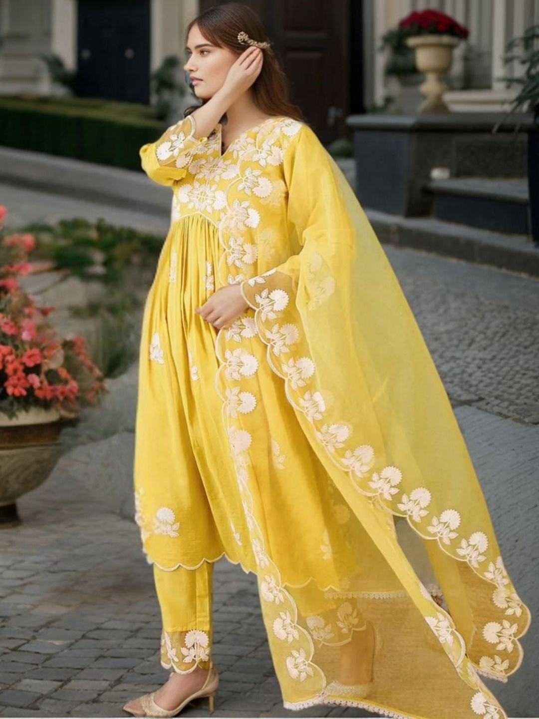 Siya Fashion Women Floral Embroidered Regular Kurta with Trousers & With Dupatta, Yellow
Siya Fashion Women Floral Embroidered Regular Kurta with Trousers & With Dupatta, Yellow