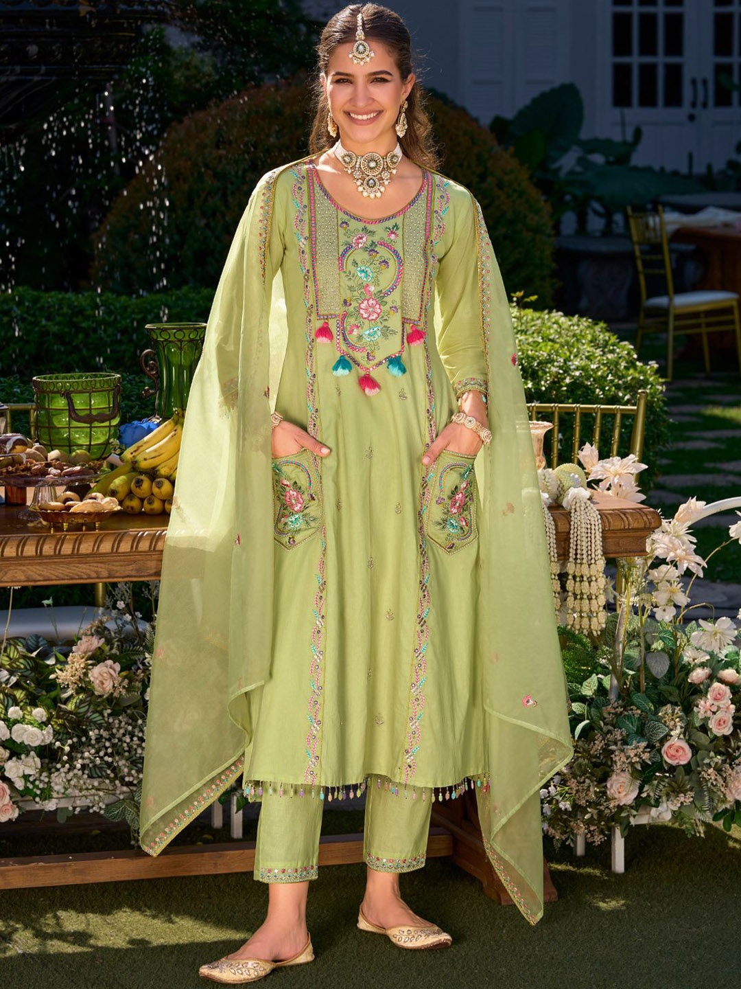 Indo Era Women Floral Embroidered Regular Thread Work Kurta with Trousers & With Dupatta, Green
Indo Era Women Floral Embroidered Regular Thread Work Kurta with Trousers & With Dupatta, Green