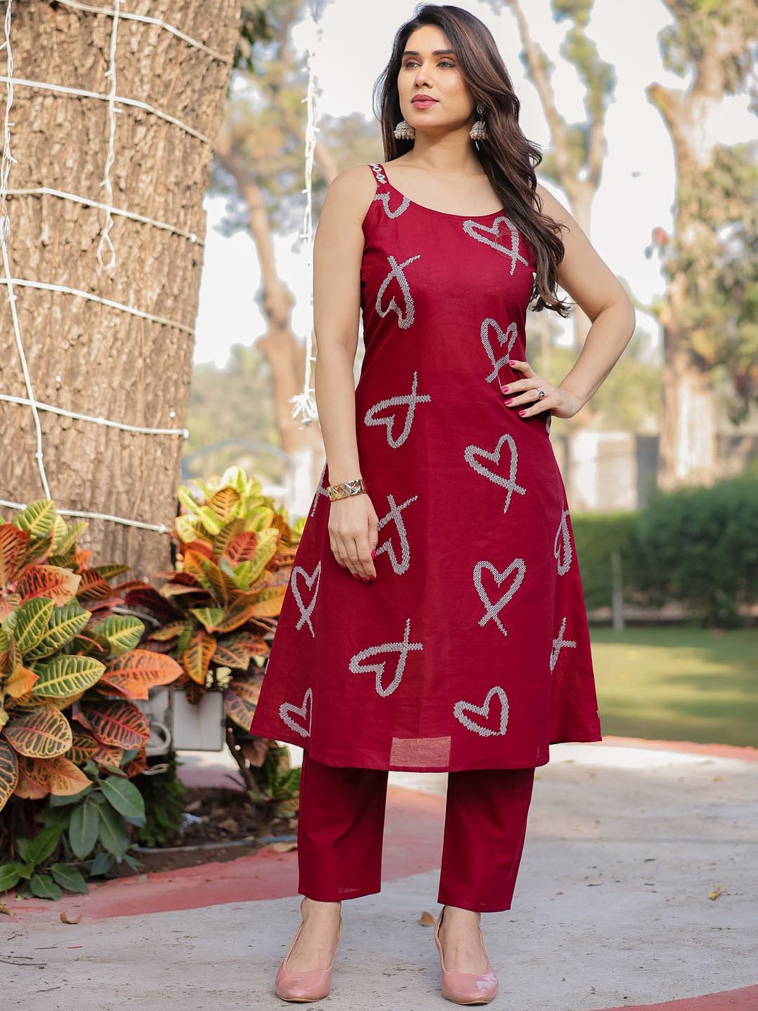 MINGORA Women Embroidered Regular Thread Work Pure Cotton Kurta with Trousers, Maroon
MINGORA Women Embroidered Regular Thread Work Pure Cotton Kurta with Trousers, Maroon