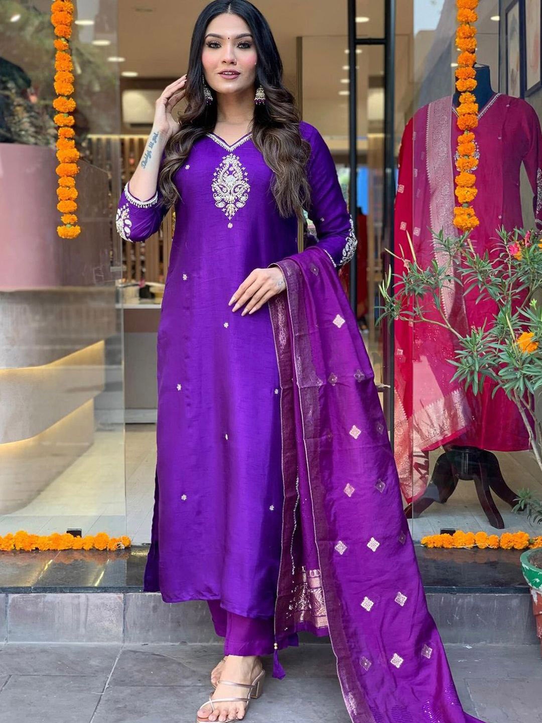 Fab Dadu Women Regular Thread Work Chanderi Silk Kurta with Trousers & With Dupatta, Purple
Fab Dadu Women Regular Thread Work Chanderi Silk Kurta with Trousers & With Dupatta, Purple
